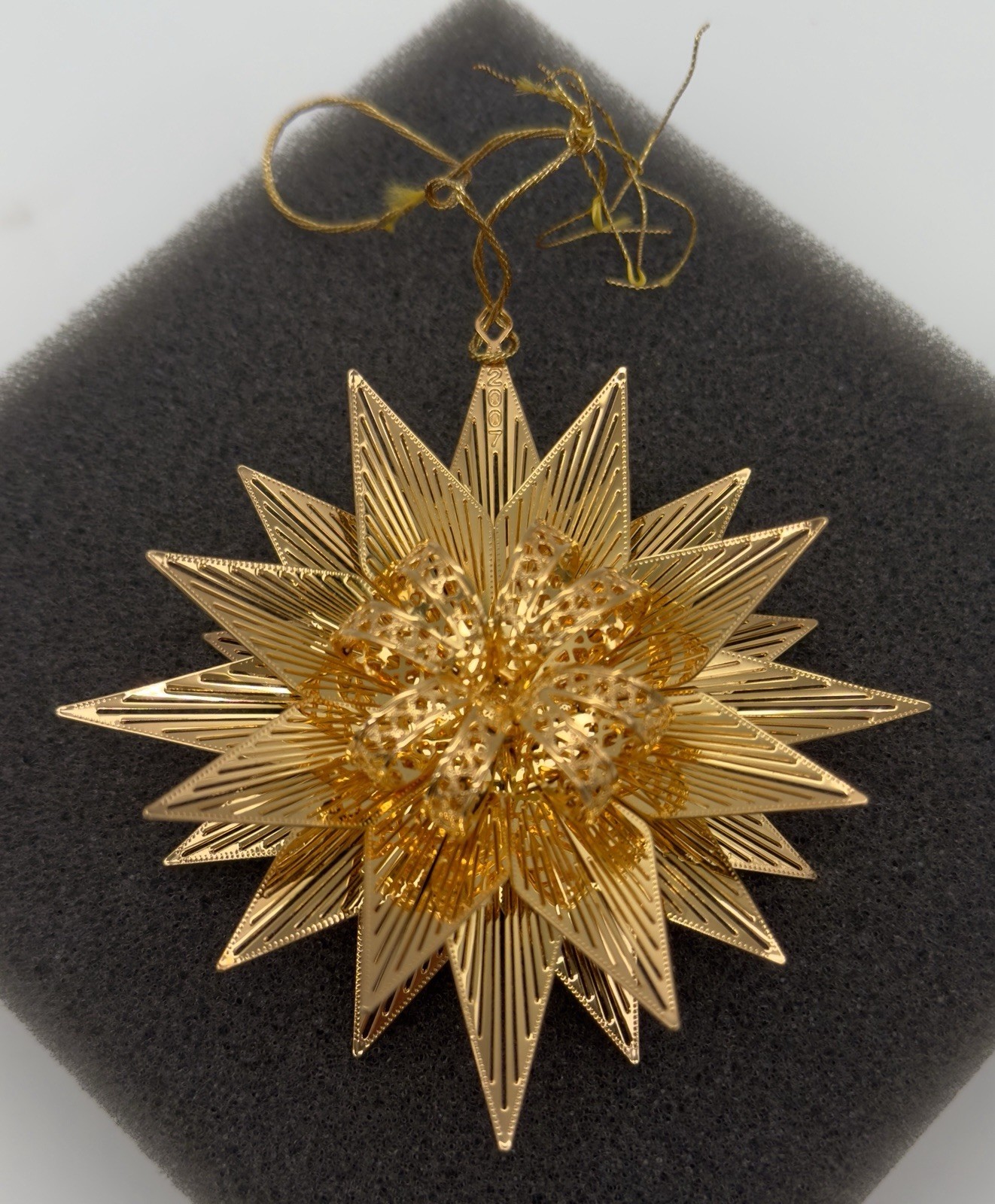 Stunning Vintage 2007 Danbury Mint 23K Gold Christmas Ornament Star Bright