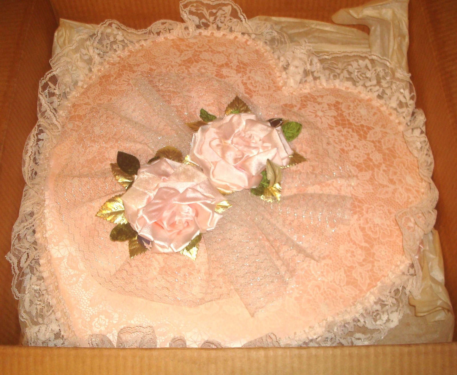 Vintage 20” Pink Valentines Candy Heart Box w/ White Lace Bow Roses Large *CLEAN