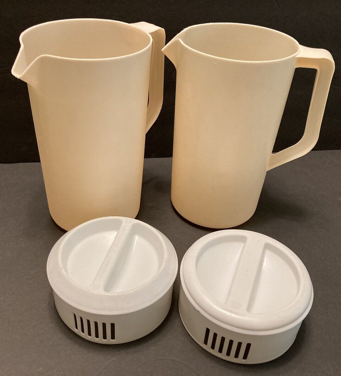 Rubbermaid (Two) - 2 1/4 Quart Ivory Pitchers Strainers w/ Lid #2129 - VINTAGE