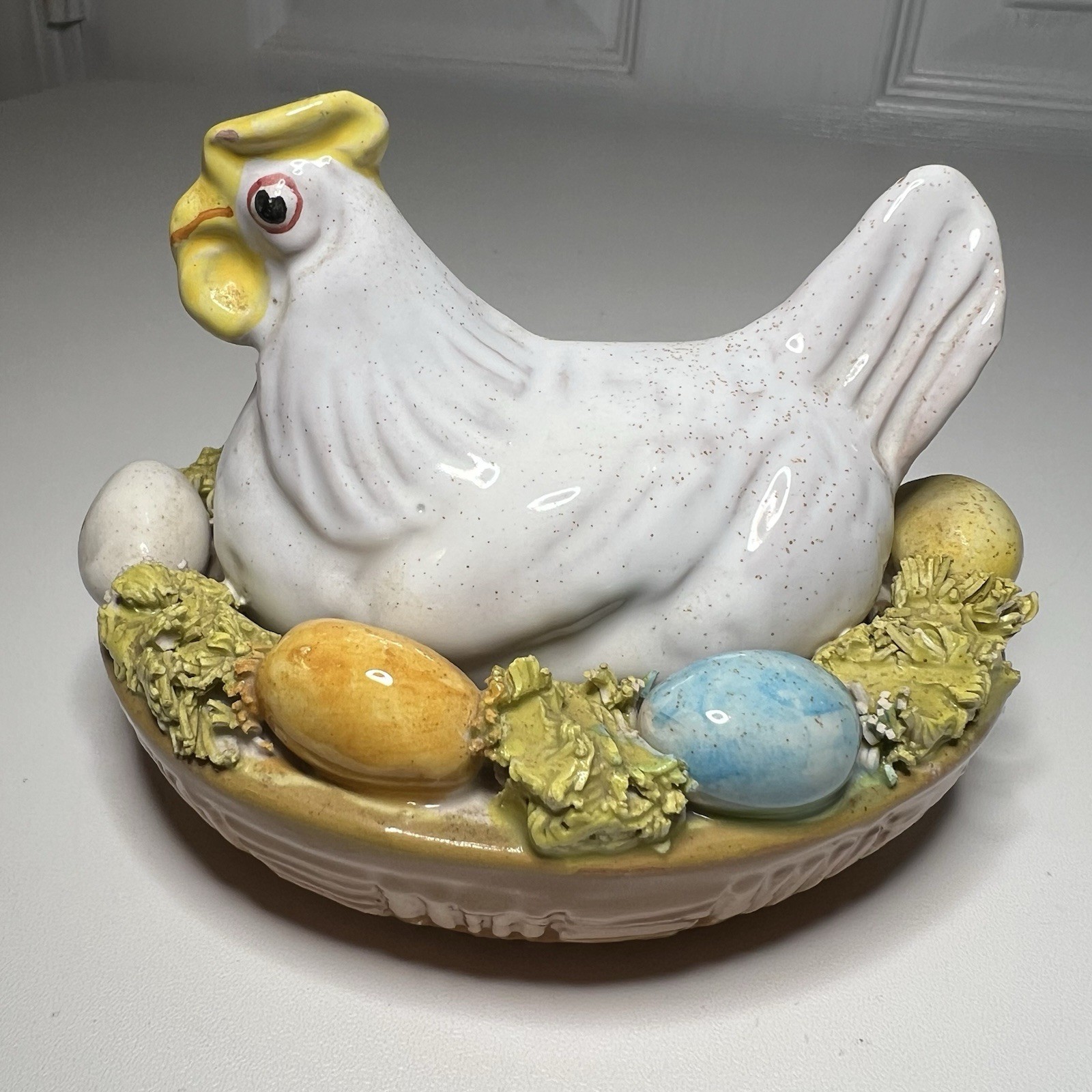 Vtg Italian Ceramic Hen on a Nest Figurine Yellow & Blue Eggs