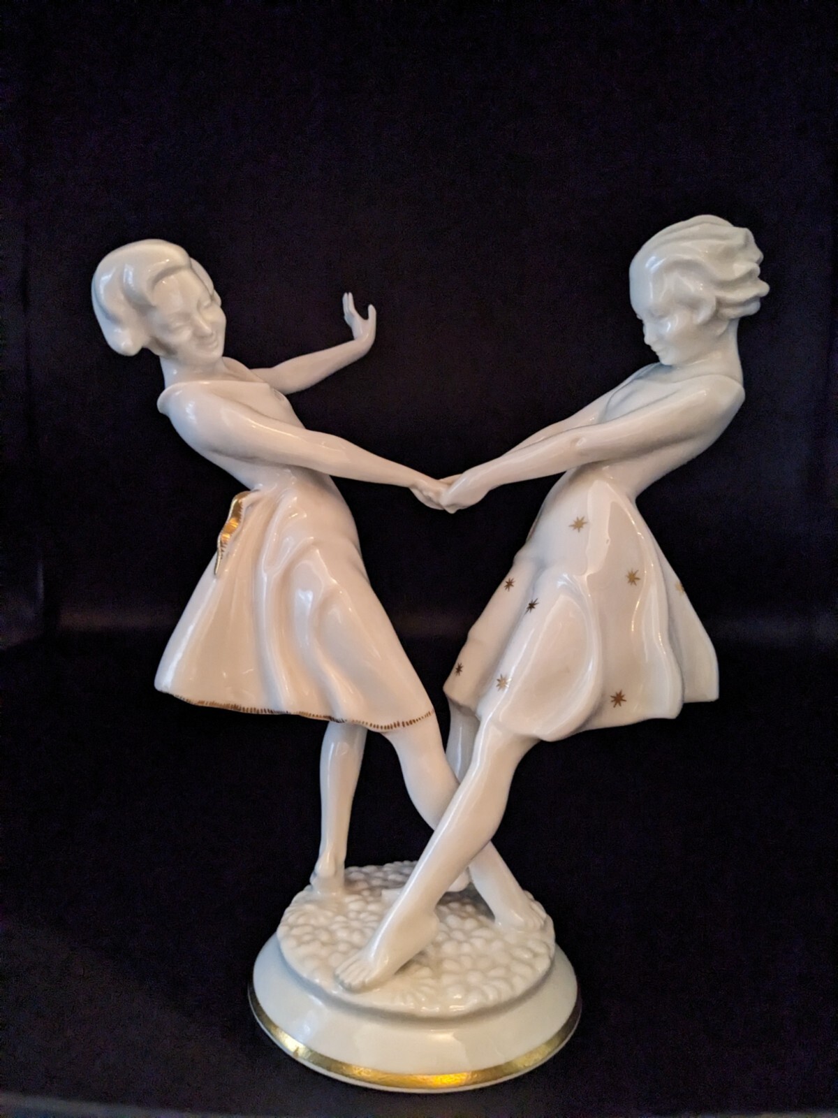 Vintage Germany Hutschenreuther Porcelain Figurine Reigenspeil Round Dance 8.5