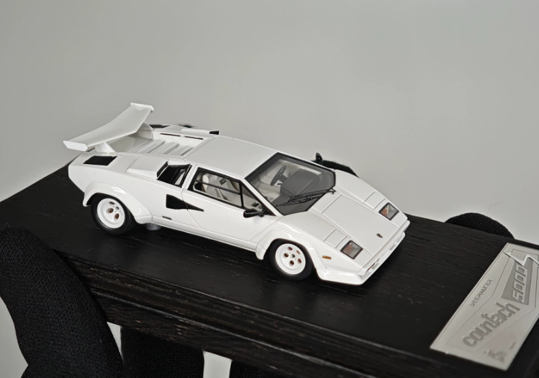 Deepmaker 1:64 Lamborghini Countach 5000S White