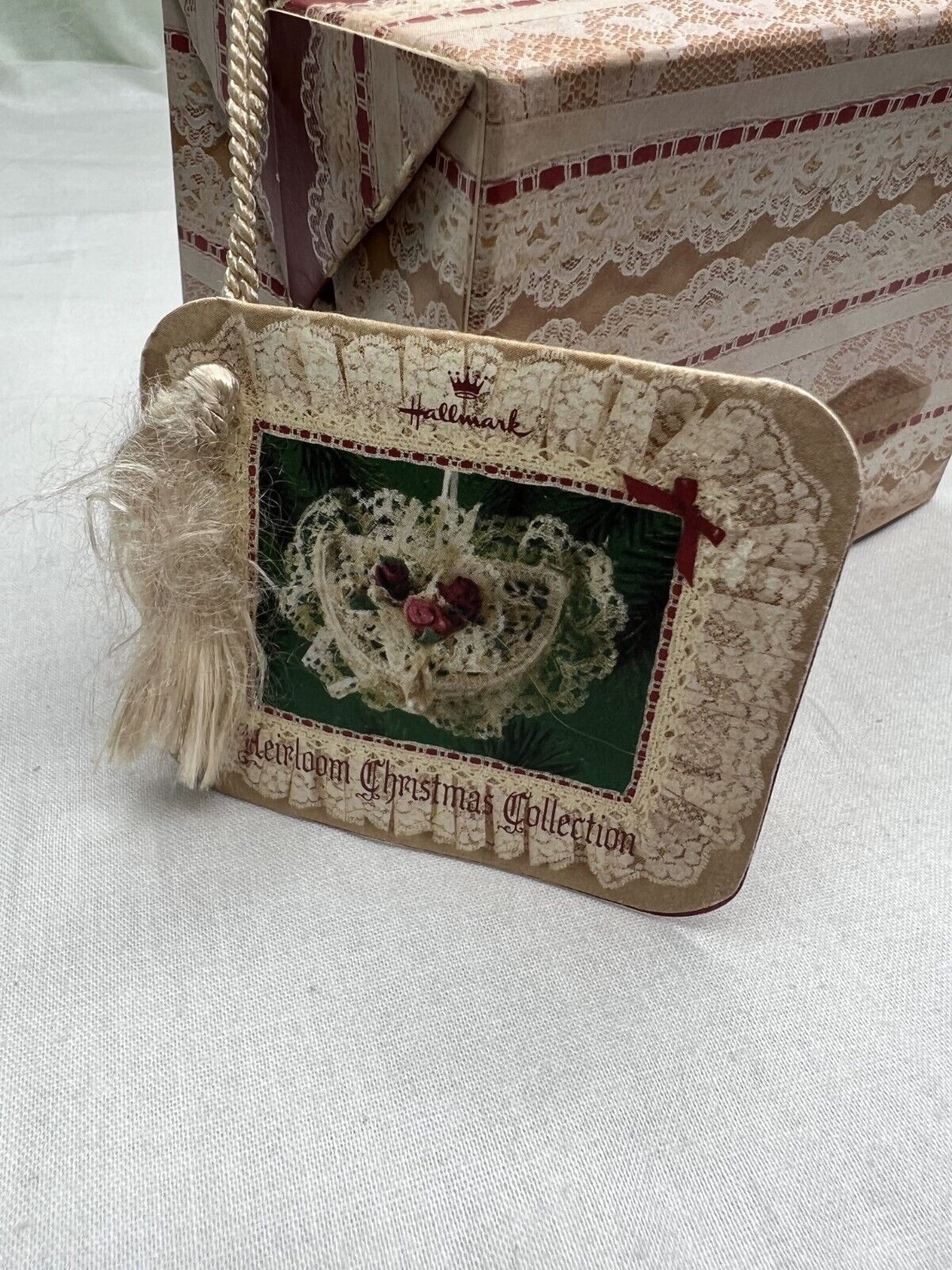 Hallmark Heirloom Christmas 1985 Trinket Heart Shaped Box with Tag FAST Ship