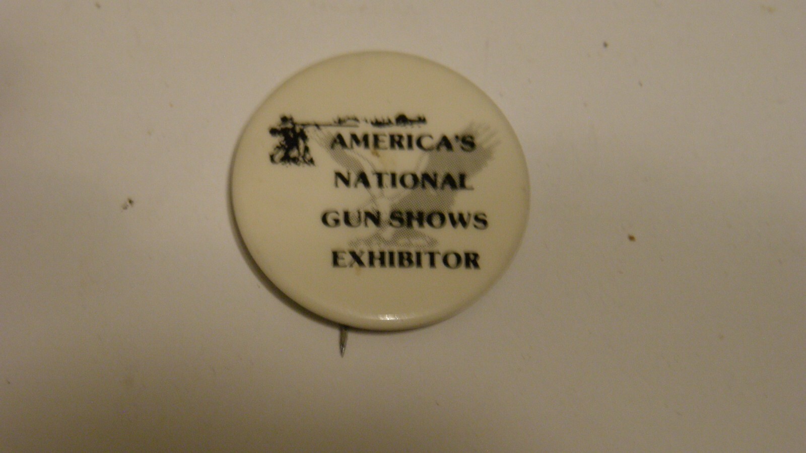 VINTAGE AMERICA\'S NATIONAL GUN SHOW\'S EXHIBITOR PIINBACK BUTTON BADGE