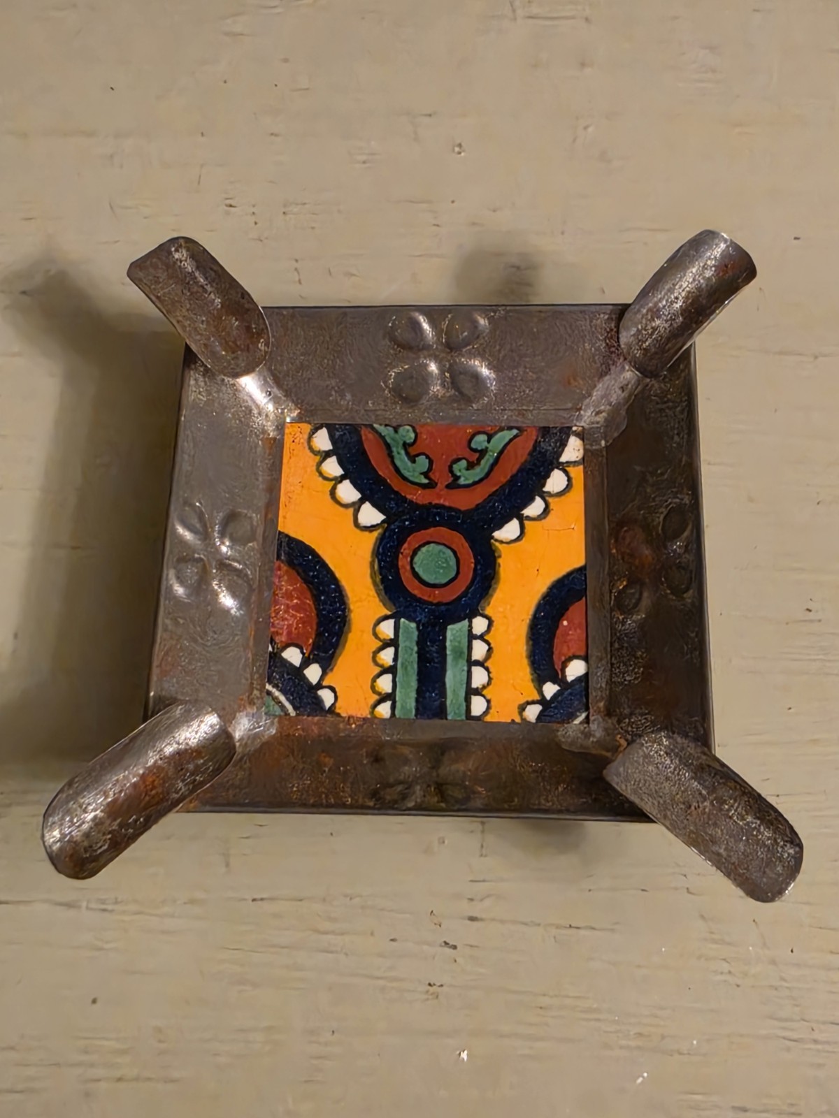 Vintage Mexican Talavera Tile Metal Ashtray Rustic Iron Tin Cigar Rest 4.5\ Vintage Mexican Talavera Tile Metal Ashtray Rustic Iron Tin Cigar Rest 4.5\