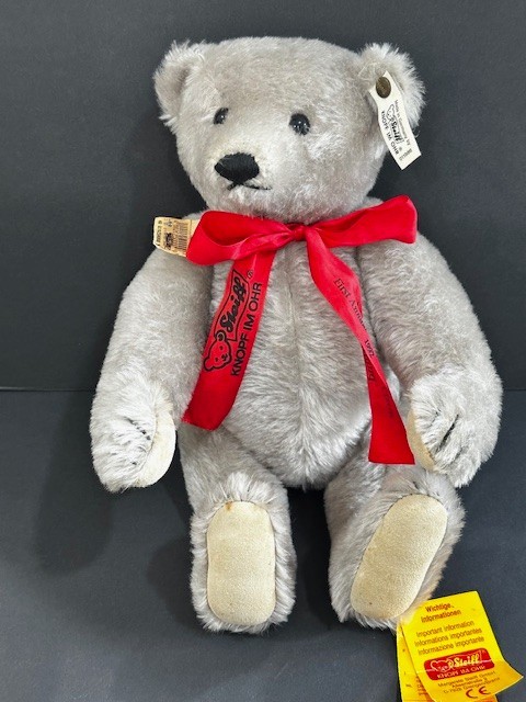 STEIFF Bear FIRST ANNUAL TEDDY BEAR CLASSIC 1992 Disneyland Knopf STEIFF 1992