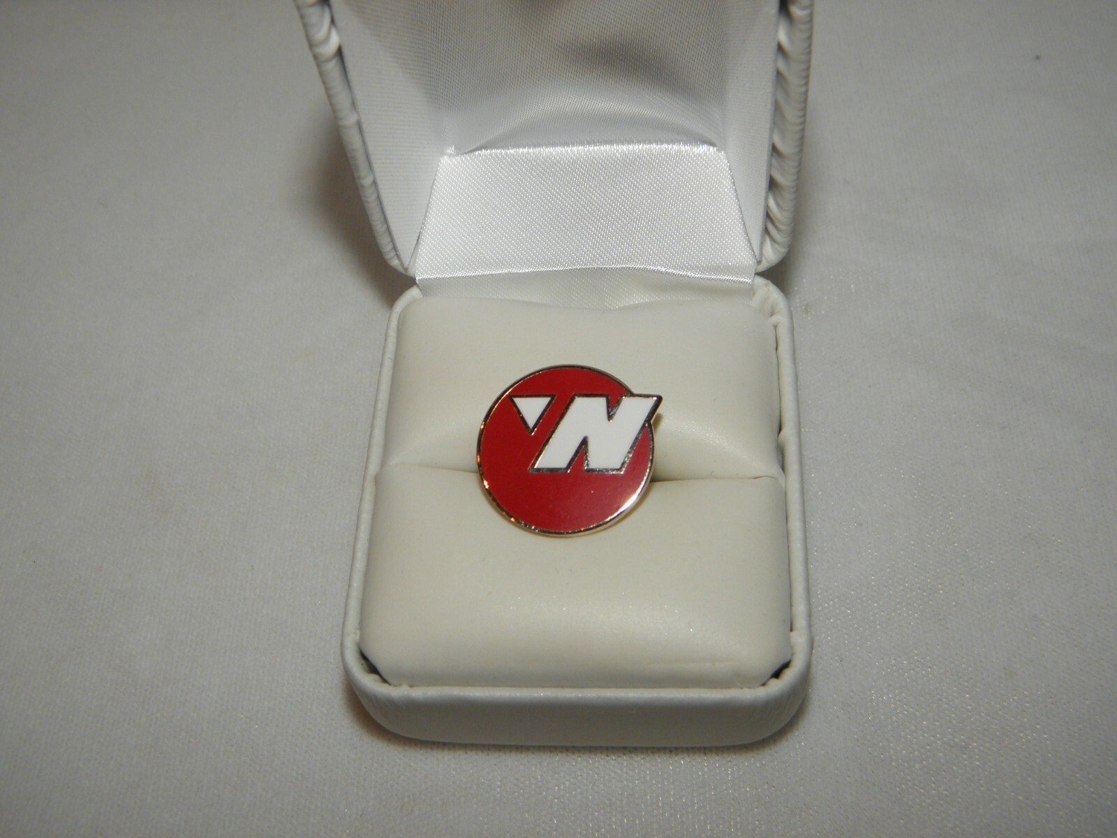 NORTHWEST AIRLINES LAPEL TACK PIN  1990\'s LOGO COLLECTIBLE AIRPLANE PILOT GIFT
