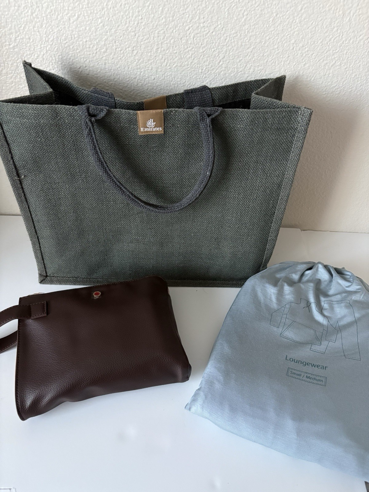 Emirates First Class Airlines Amenity Travel Bundle Pajamas Tote Bag New
