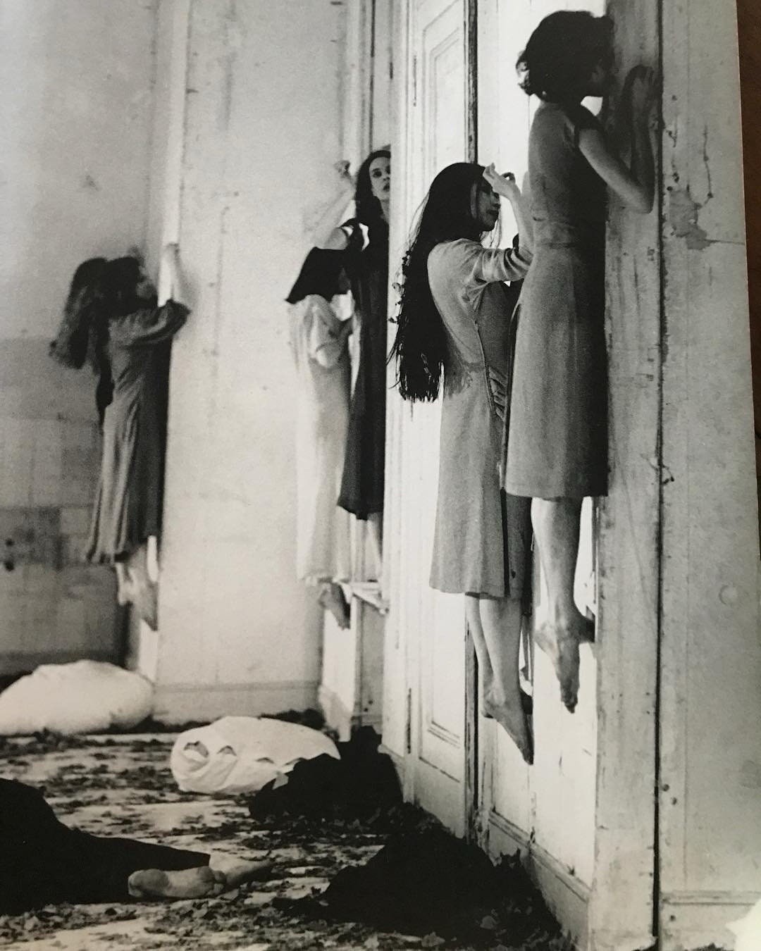 Blaubart de Pina Bausch (barba azul),1977 Coreografía 8.5x1 Photo Paper Luster Blaubart de Pina Bausch (barba azul),1977 Coreografía 8.5x1 Photo Paper Luster