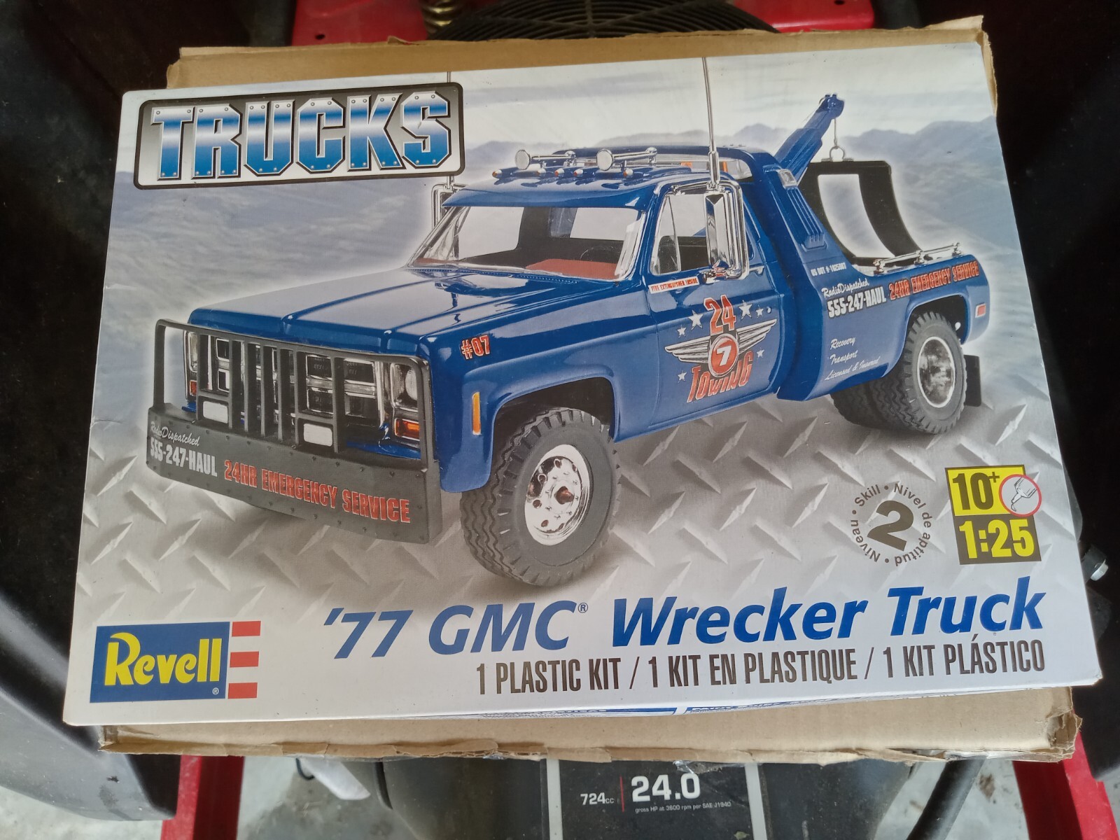 Revell 77 GMC Wrecker Truck 1/25 scale open box no decals open Kit