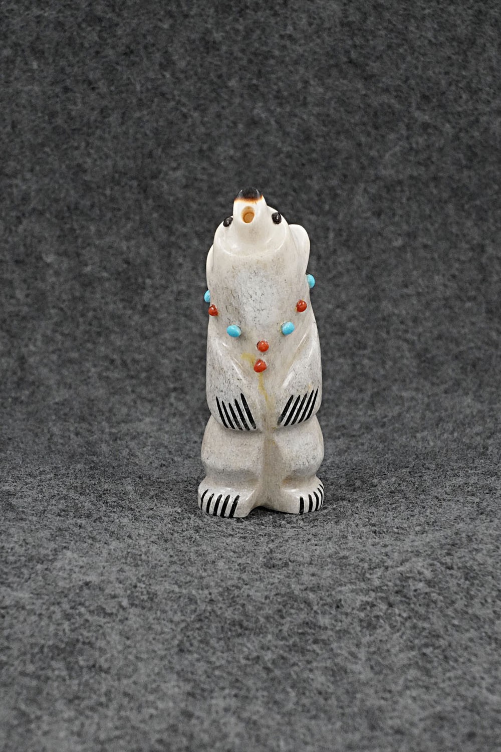 Bear Zuni Fetish Carving - Claudia Peina Bear Zuni Fetish Carving - Claudia Peina