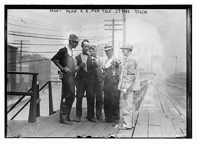 Photo:Pennsylvania RR Men Talk Strike 1910 Railroad Workers Platform