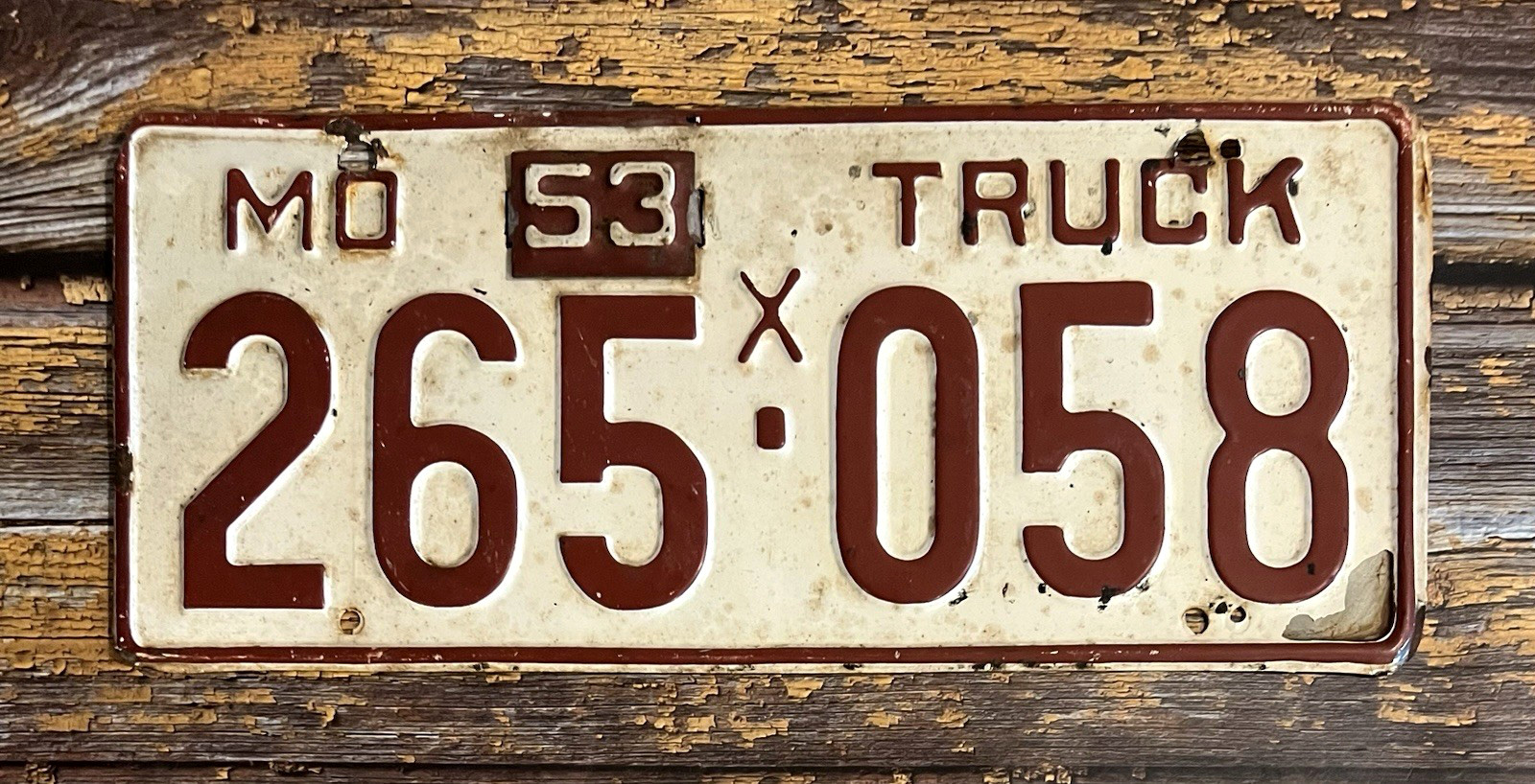 1953 Missouri TRUCK License Plate 265-058