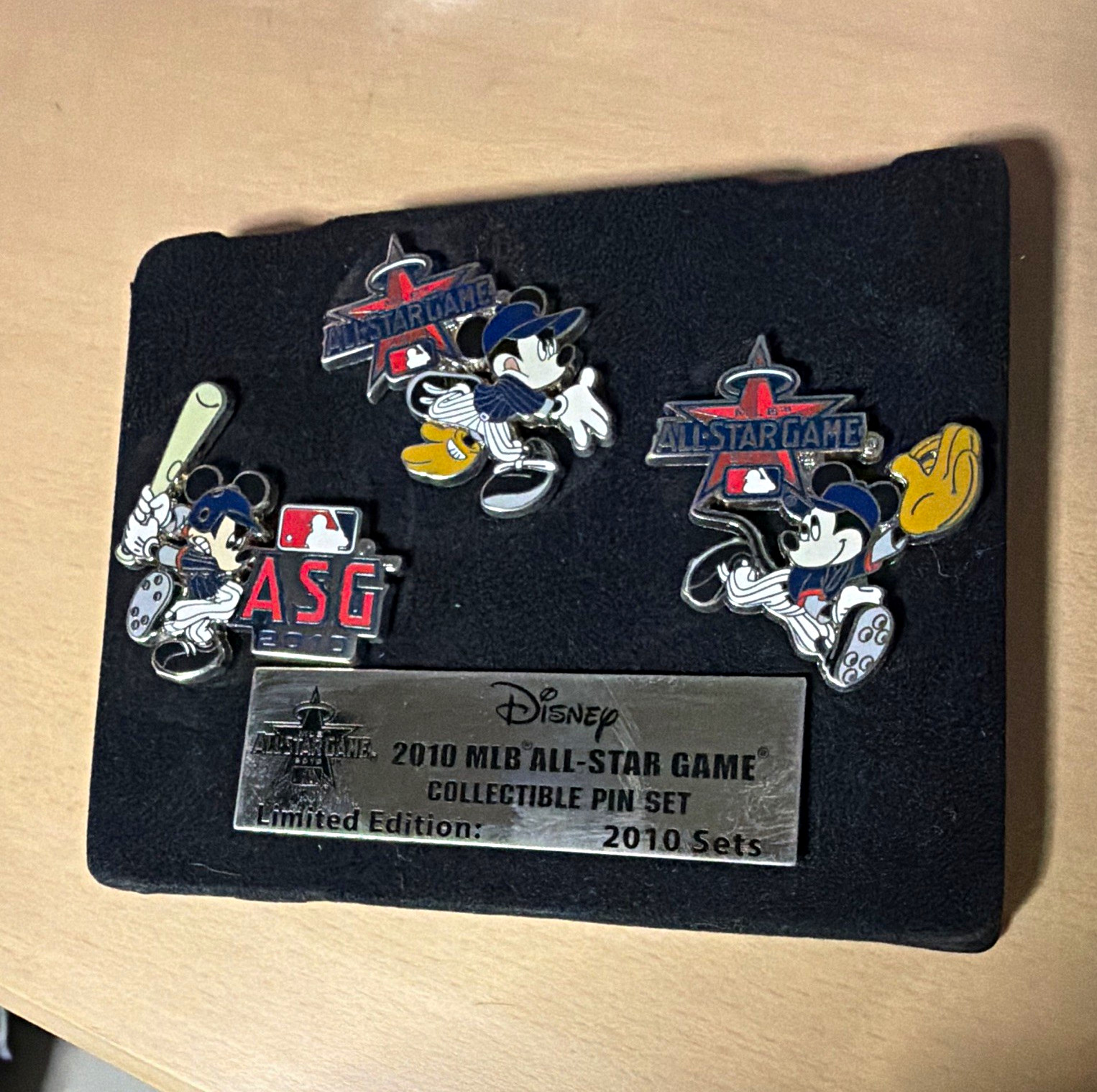 Disney 2010 MLB All-Star Game Mickey Mouse Limited Edition ANGELS 3 Pin Set