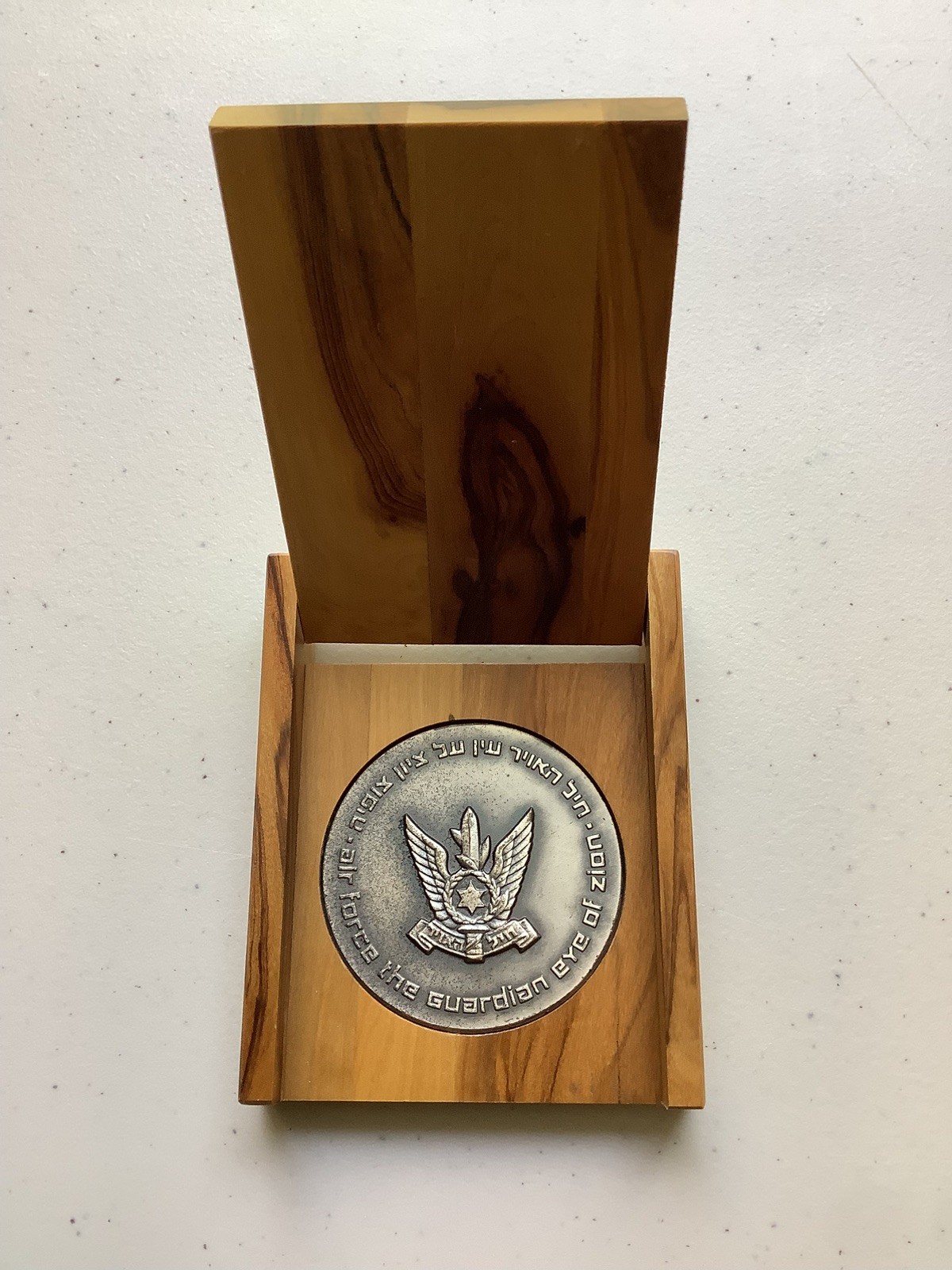 ISRAEL AIR FORCE MEDALLION GUARDIAN EYE OF ZION with olive wood holder
