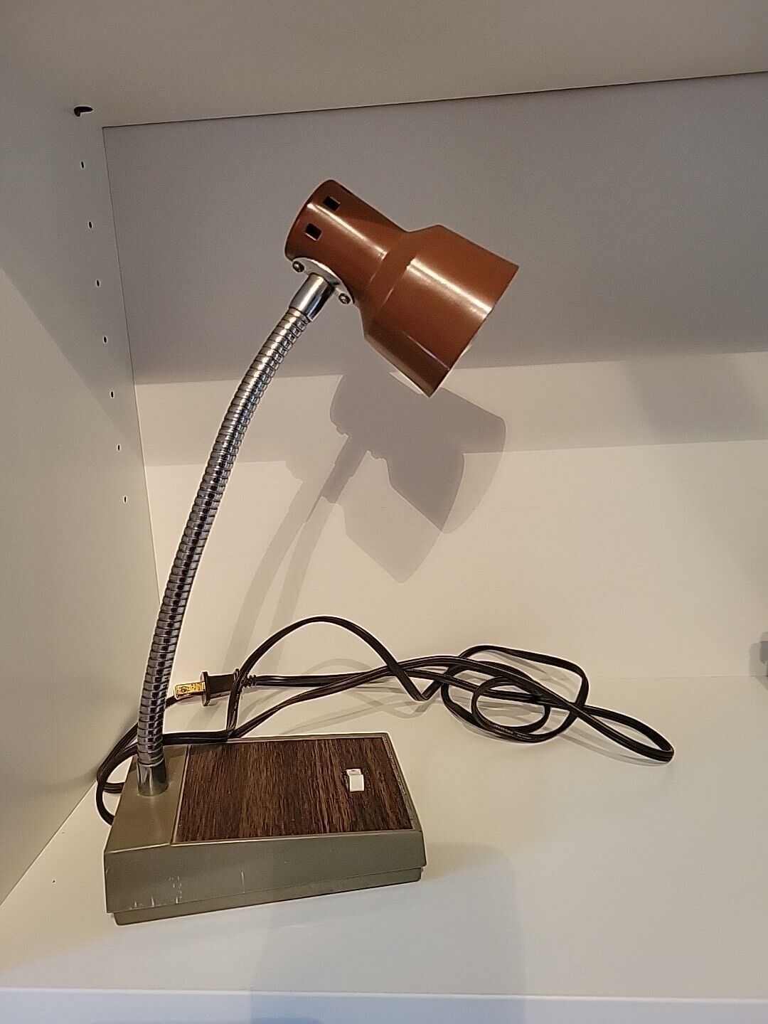 Vtg Retro MCM Wood Grain Metal Gooseneck Small Desk Office Lamp Mid Century READ