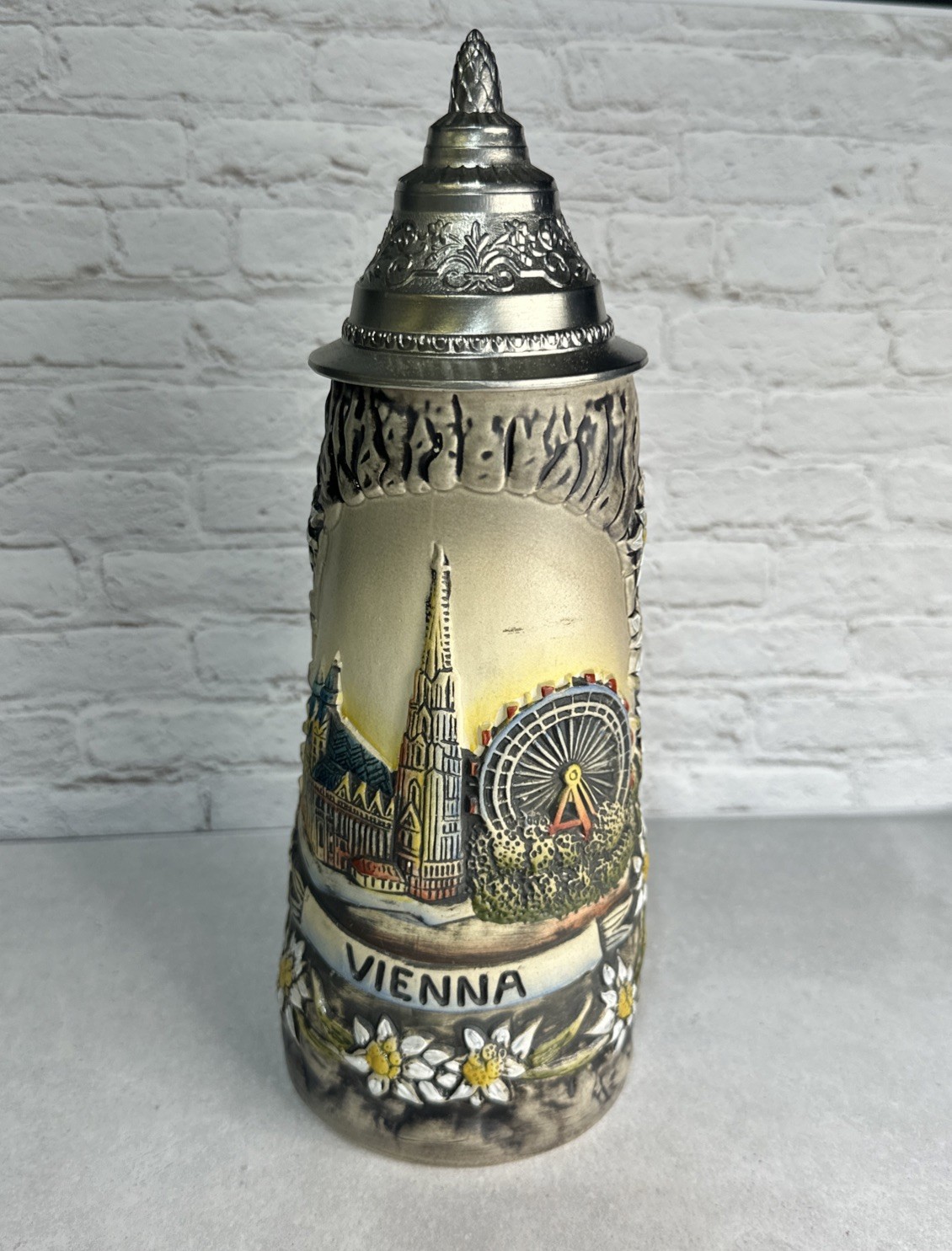 ECHTHEITS ZERTIFI BIERKRUG ORIGINAL KING LIDDED STEIN  VIENNA 330 1/2 VG