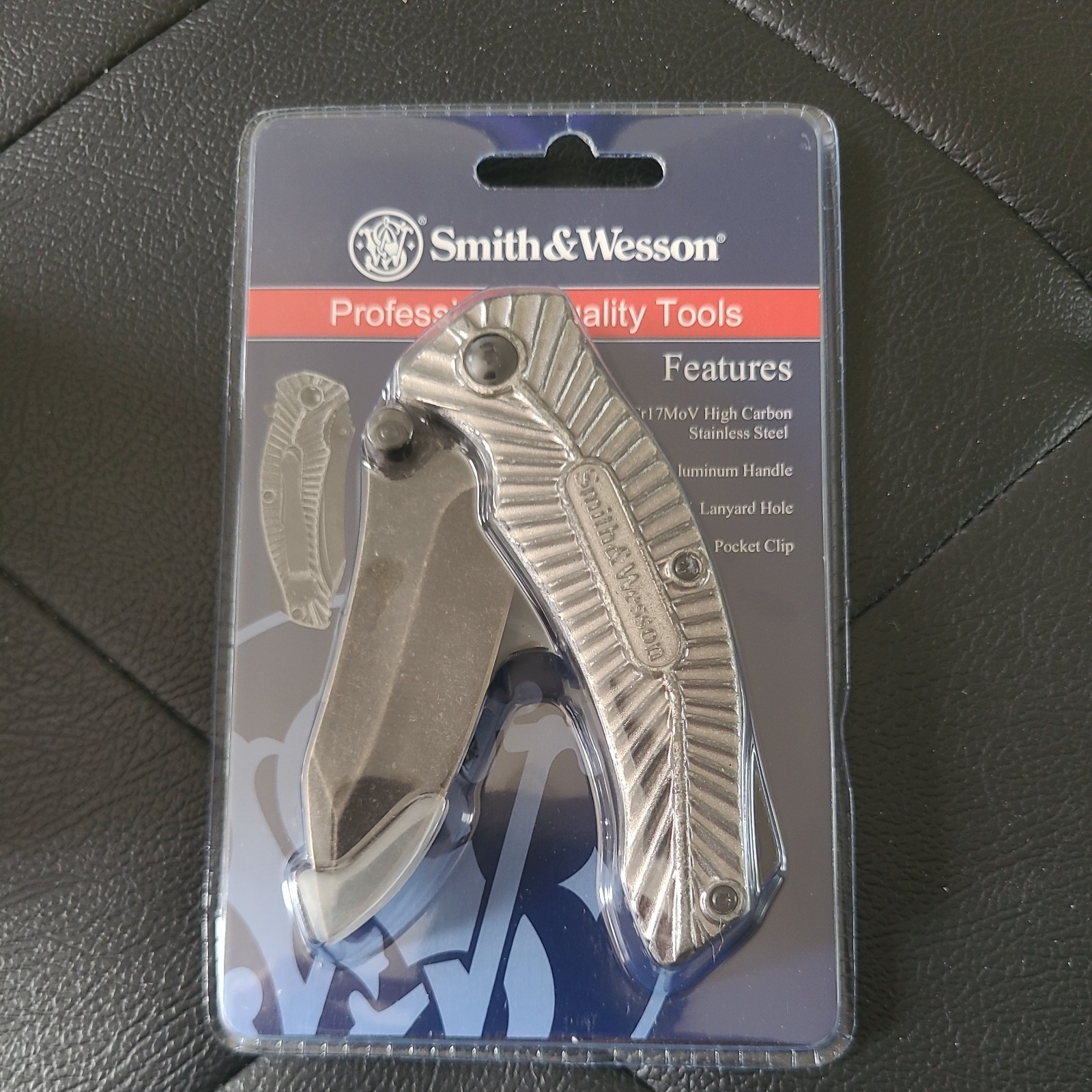 SMITH & WESSON Tactical Folding Pocket Knife Assisted Open 7Crl7MoV Steel SEALED