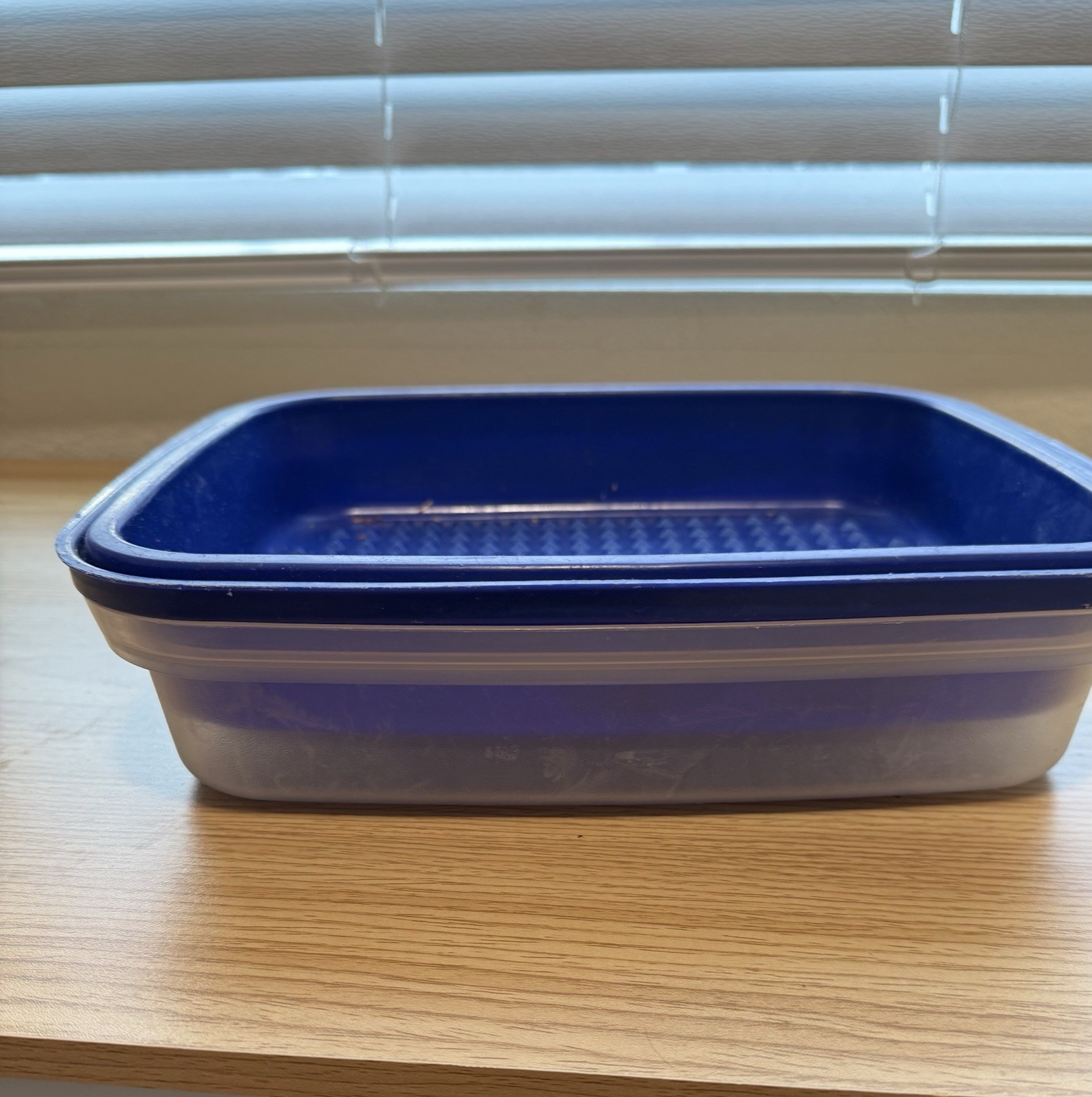 Tupperware 1295-7 Large Blue Marinade/Storage Container Diamond with 1294-7 Lid Tupperware 1295-7 Large Blue Marinade/Storage Container Diamond with 1294-7 Lid