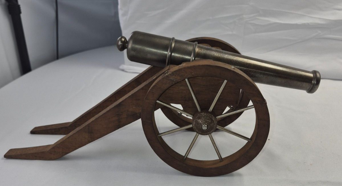 Vintage Tabletop Metal Field Cannon with Wooden Carriage - Adjustable Vintage Tabletop Metal Field Cannon with Wooden Carriage - Adjustable