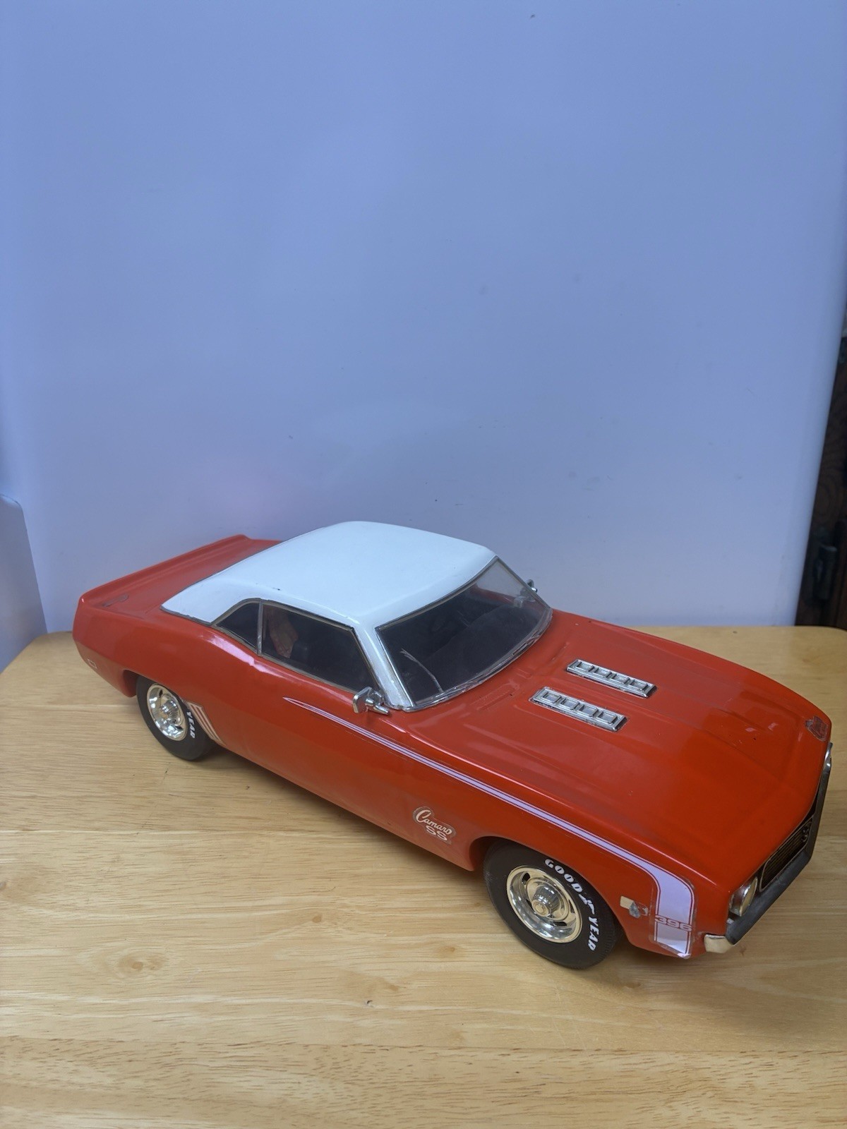 VINTAGE 1988 JIM BEAM 1969 CAMEO WITH The HUGGER ORANGE CAR DECANTER Empty