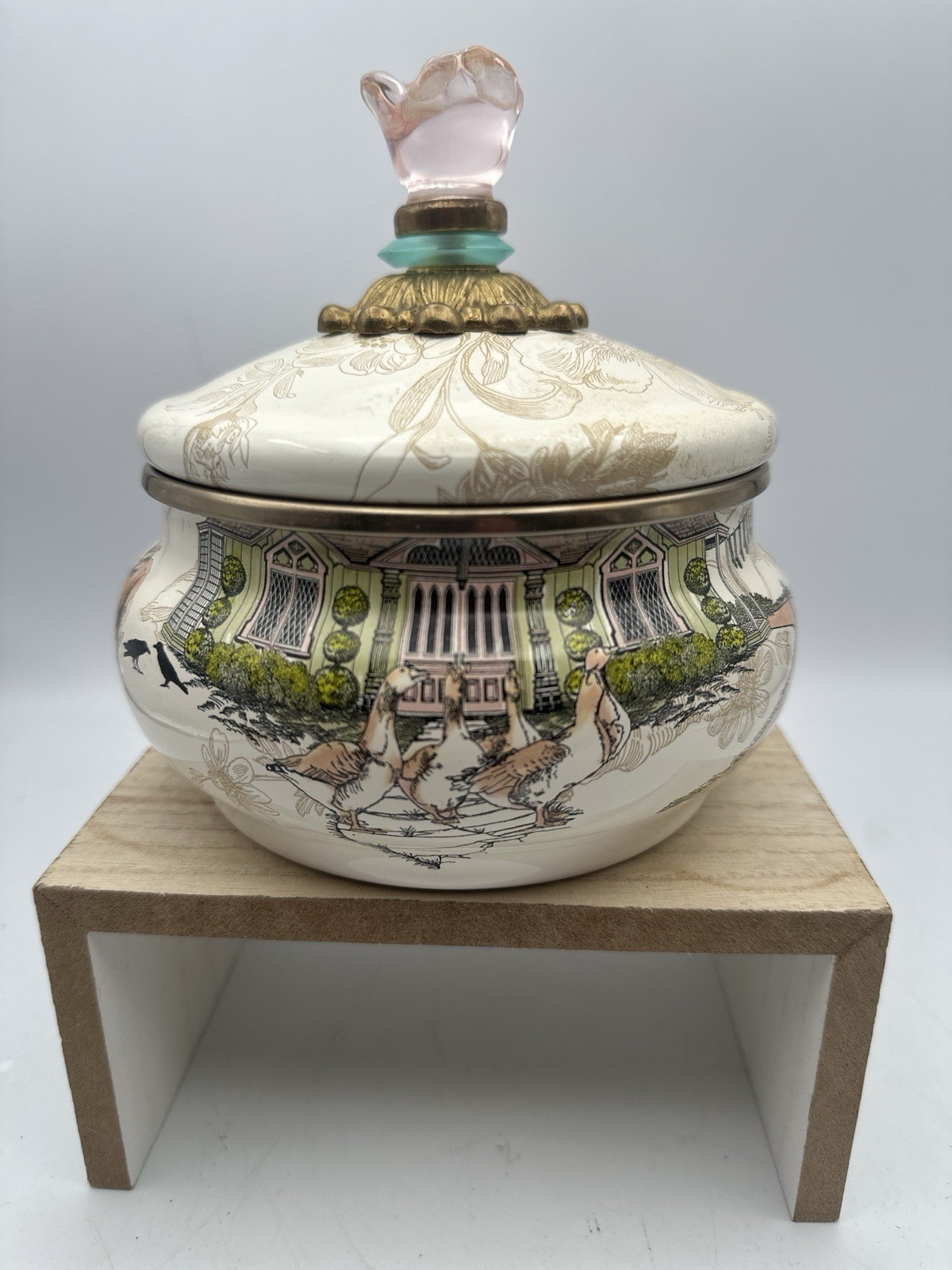 New MacKenzie Childs Aurora Farm Barn Enamel Squash Pot Canister VHTF Rare New MacKenzie Childs Aurora Farm Barn Enamel Squash Pot Canister VHTF Rare