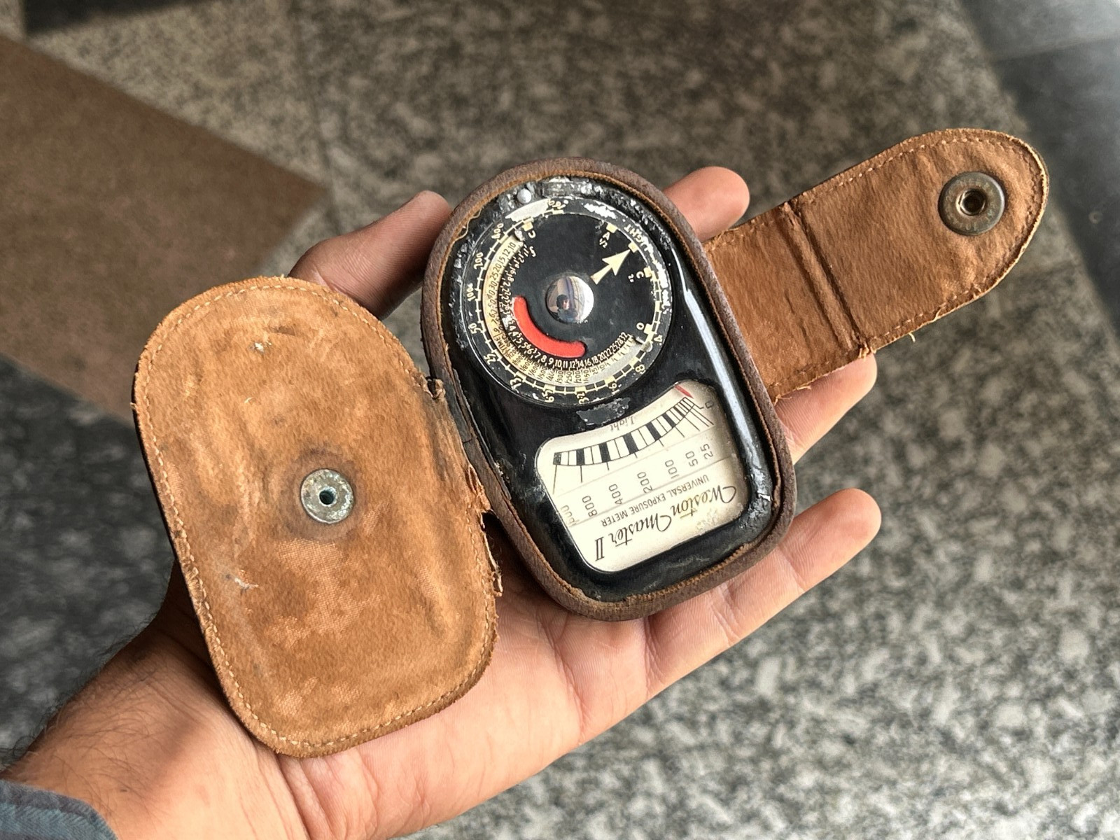 RARE OLD VINTAGE WESTERN MASTER 2 UNIVERSAL EXPOSURE METER WITH LEATHER COVER
