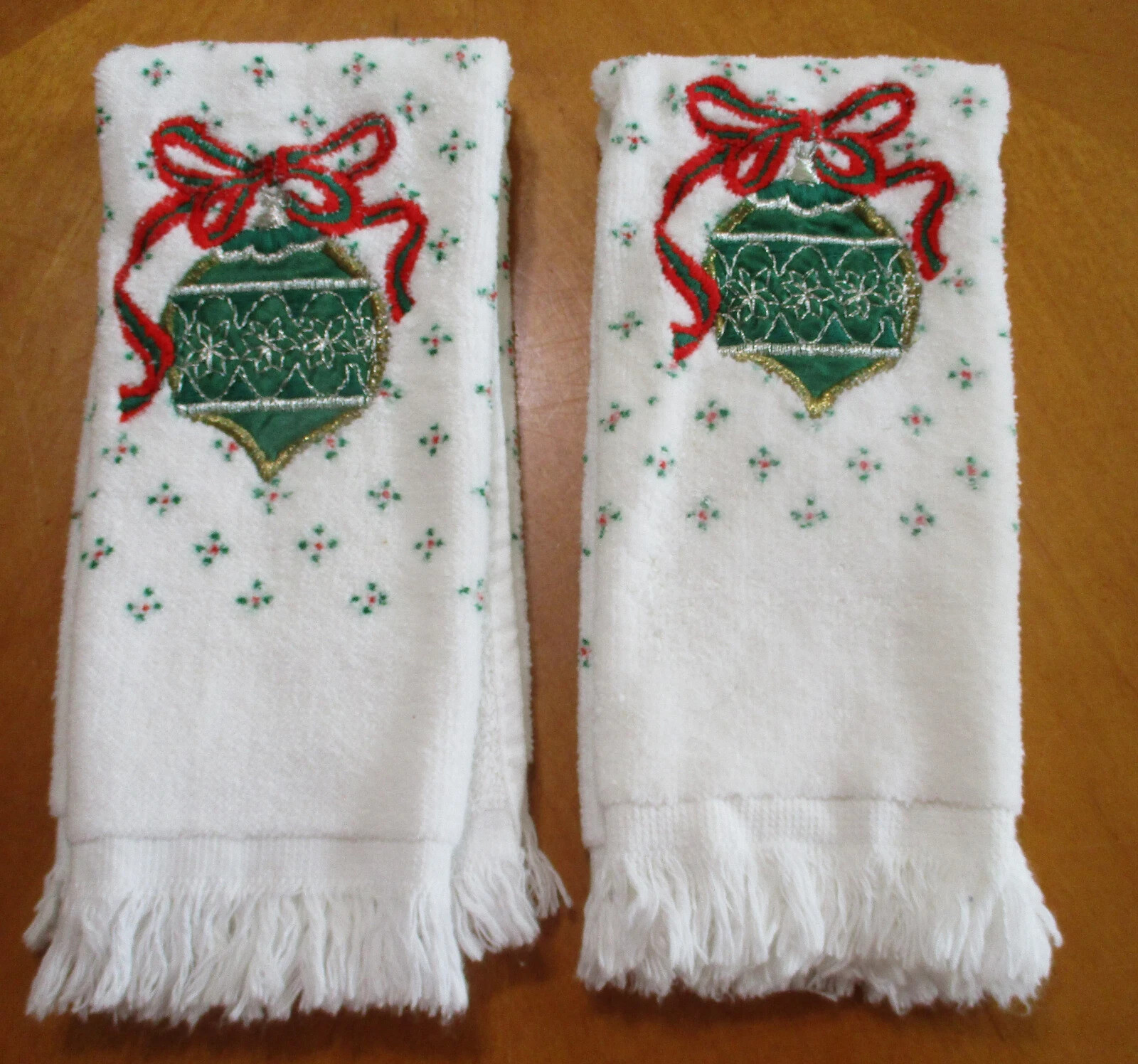 Vintage lot of 2 Christmas Ornaments Finger Tip embroidered guest Towels  Briggs