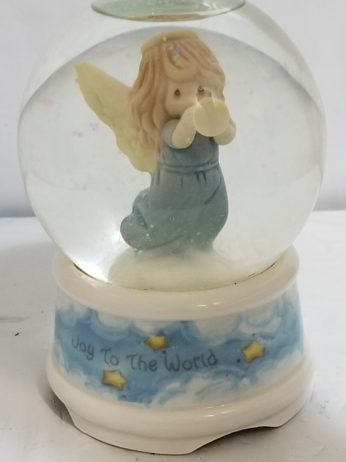 1996 Enesco Precious Moments Joy To The World ANGEL Musical Snow Globe