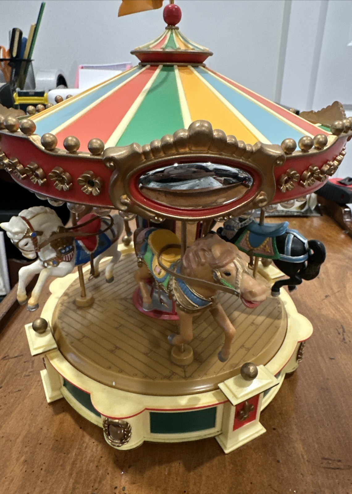 Vintage Enesco The Carousel Dream Animated Music Box Christmas Read