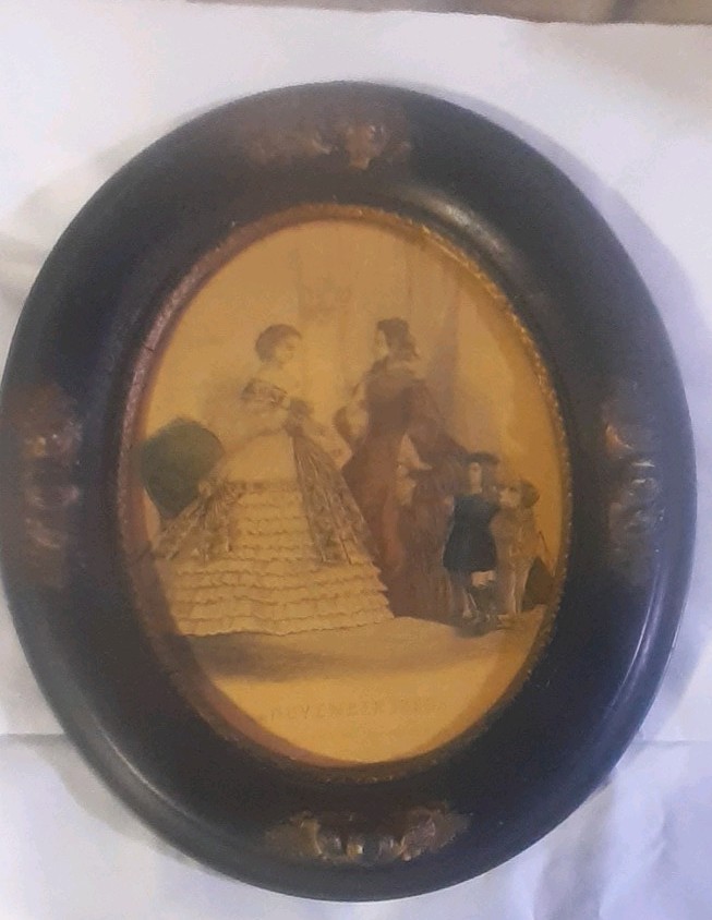 Vintage Gilt Oval Framed Silk Silhouette Art