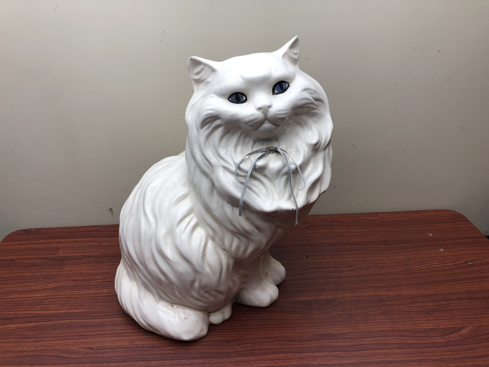 Large White Ceramic Persian Cat 14\