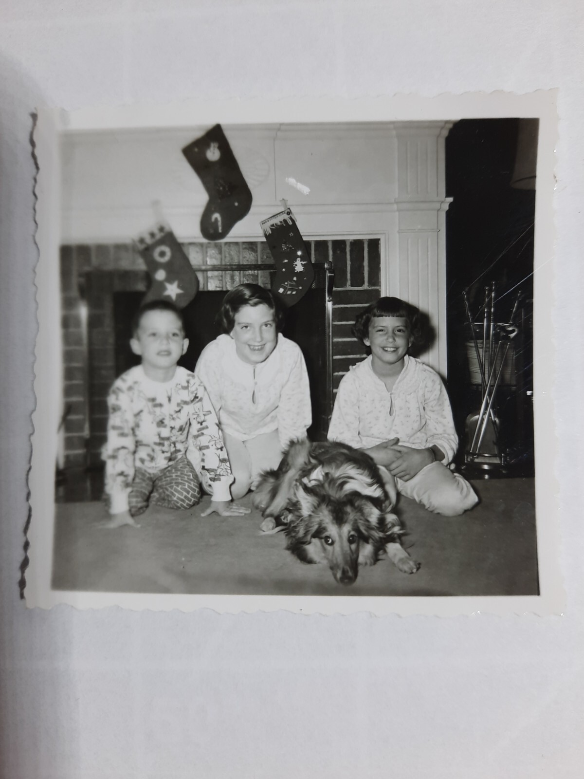 Vintage 1950s B&W Snapshot Photo  2 1/4\