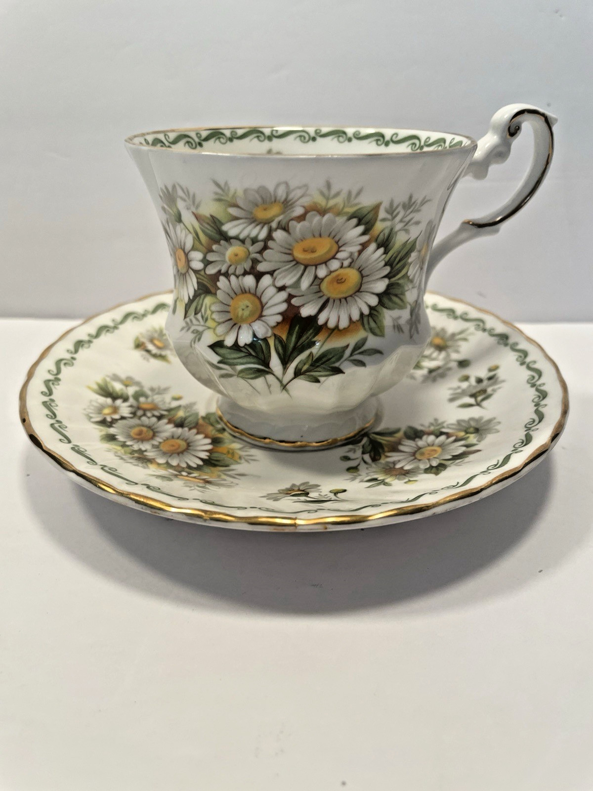 VINTAGE ROSINA QUEENS ENGLAND BONE CHINA TEACUP & SAUCER SPECIAL FLOWERS DAISY VINTAGE ROSINA QUEENS ENGLAND BONE CHINA TEACUP & SAUCER SPECIAL FLOWERS DAISY