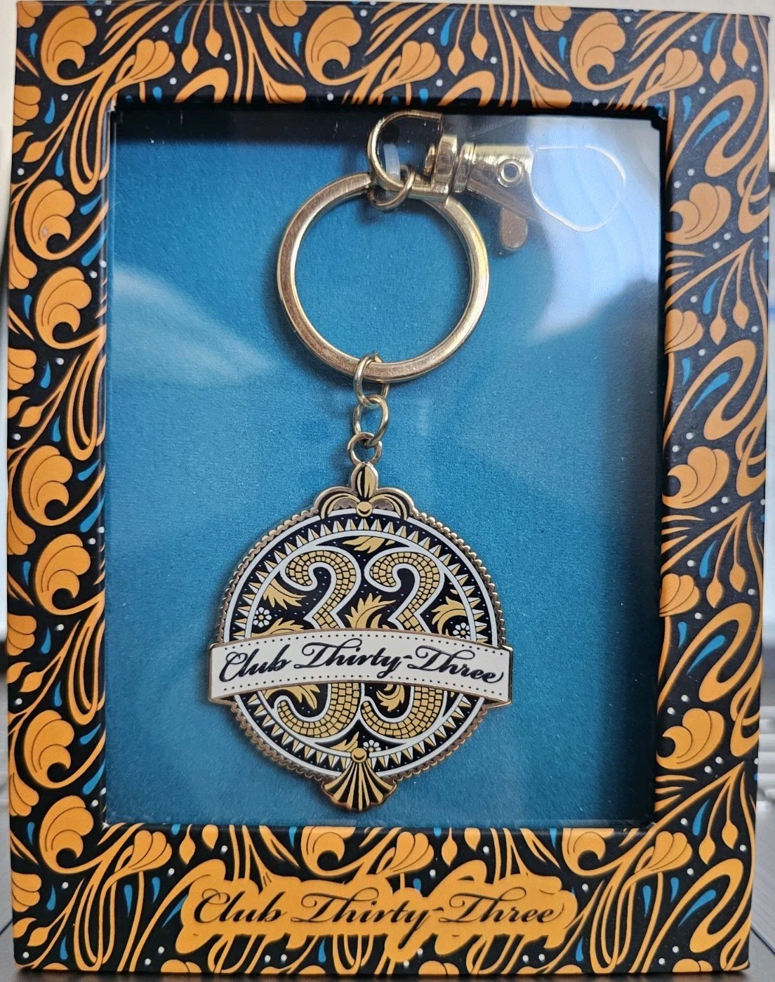 Disneyland Exclusive Club Thirty-Three 33 Logo Keychain Brand New in Box NIB