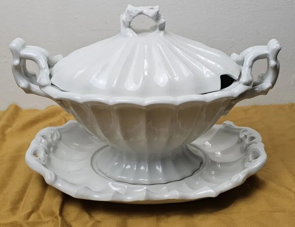 RED CLIFF AMERICAN IRONSTONE COVERED TUREEN WITH PLATTER 12 X 16\