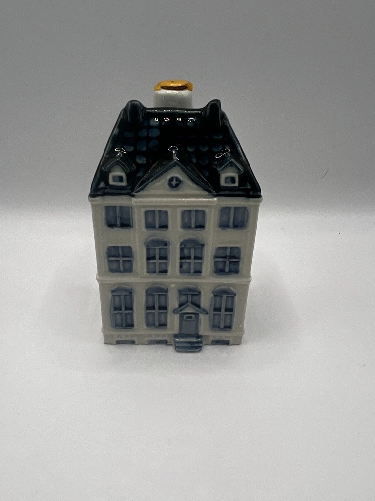 Vintage KLM Delft Blue House No. 48 Bols Royal Distilleries - EMPTY Vintage KLM Delft Blue House No. 48 Bols Royal Distilleries - EMPTY