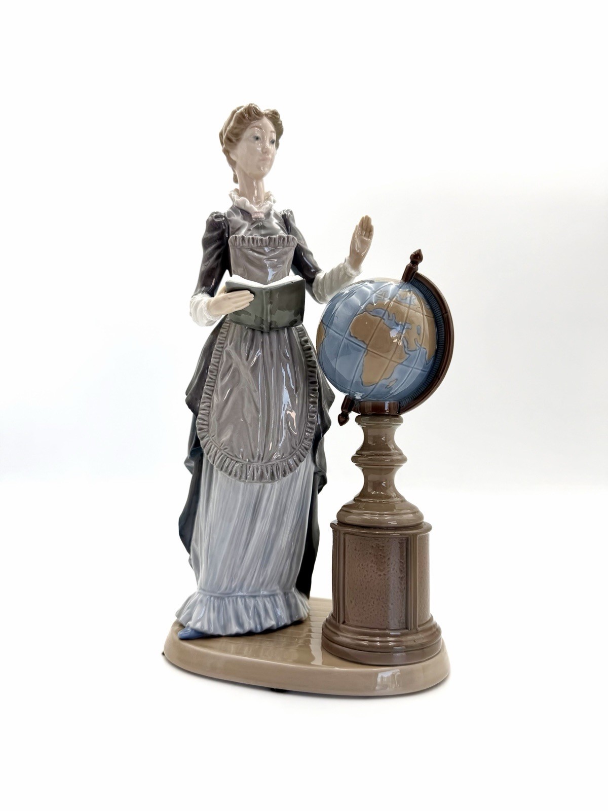 Lladro Professionals - #5209 School Marm, 1984 Lladro Professionals - #5209 School Marm, 1984