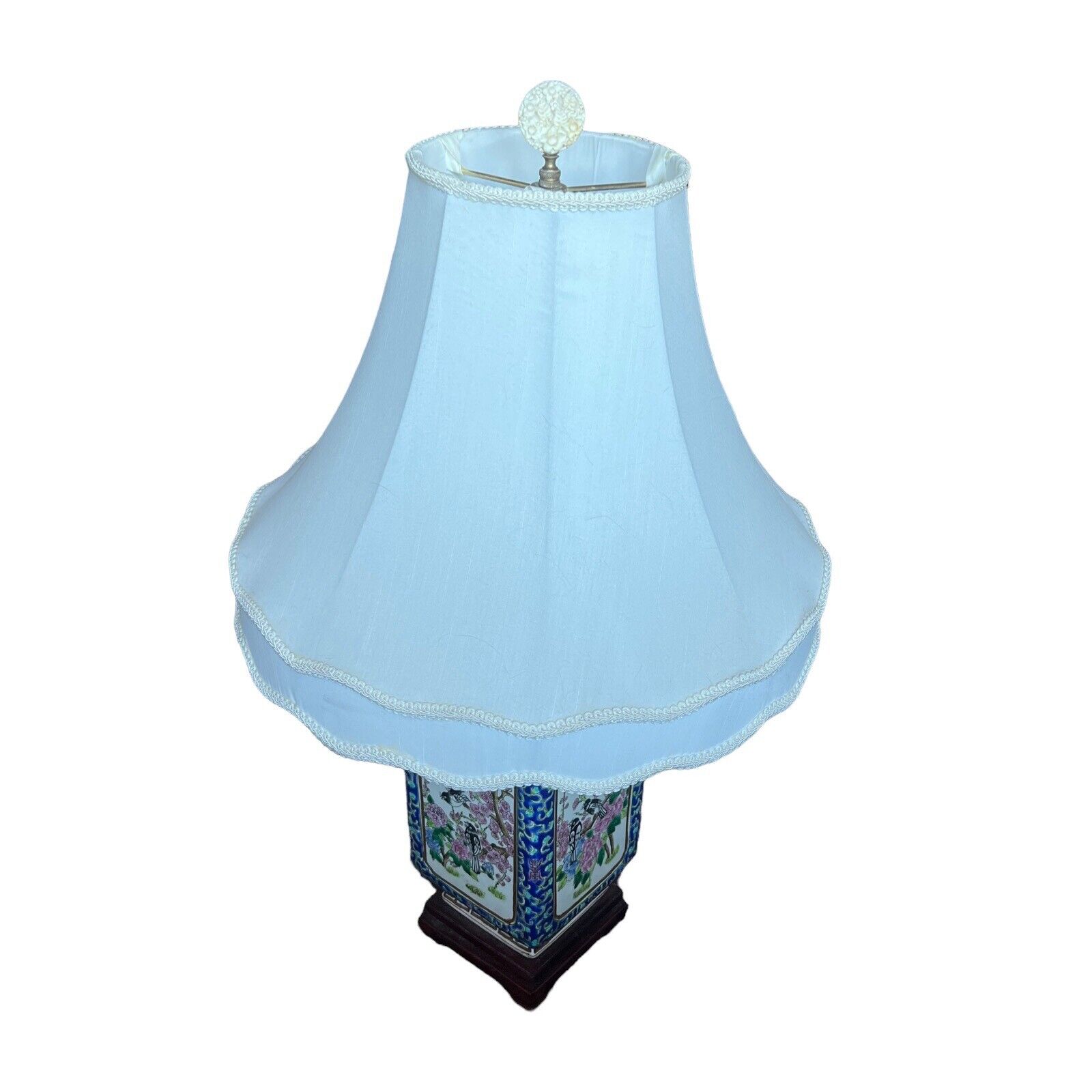 Stunning Vtg Oriental Chinoiserie Chinese Porcelain Wooden Base Table Lamp 29”