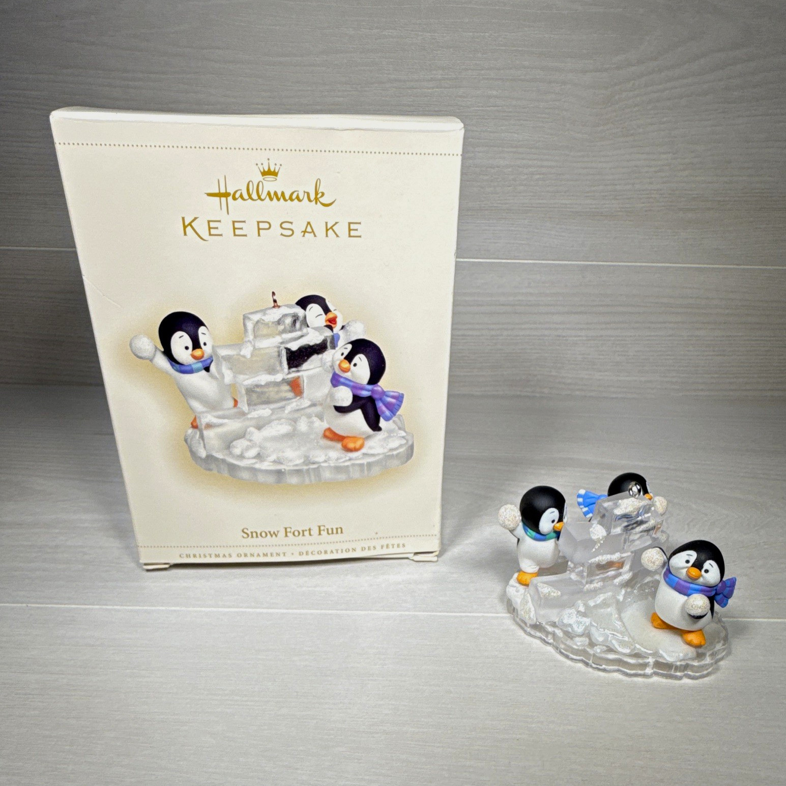Hallmark Keepsake Snow Fort Fun Penguin Hanging Ornament 2006 MPN QXG2803