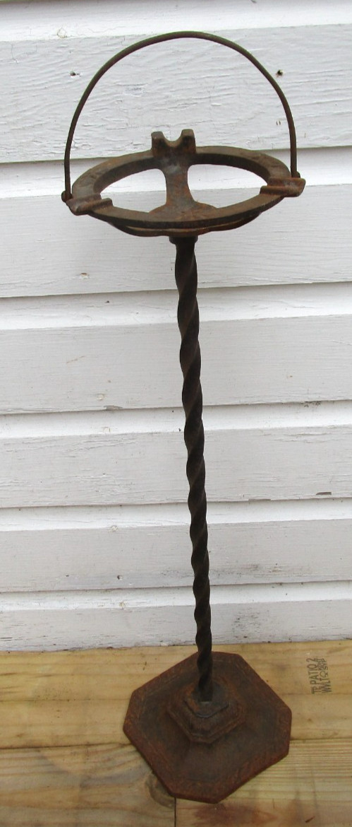 VINTAGE CAST IRON TWISTED CIGAR STAND SMOKING CIGARETTE ASHTRAY RUSTIC PATINA