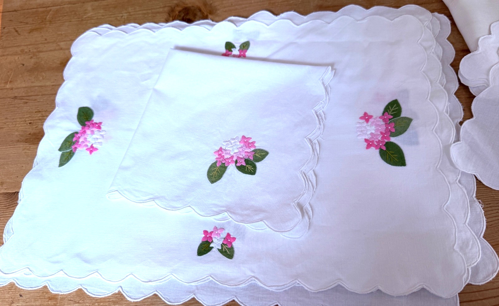 Vintage Hand Embroidered Placemats and Napkins - Hortensias  B383