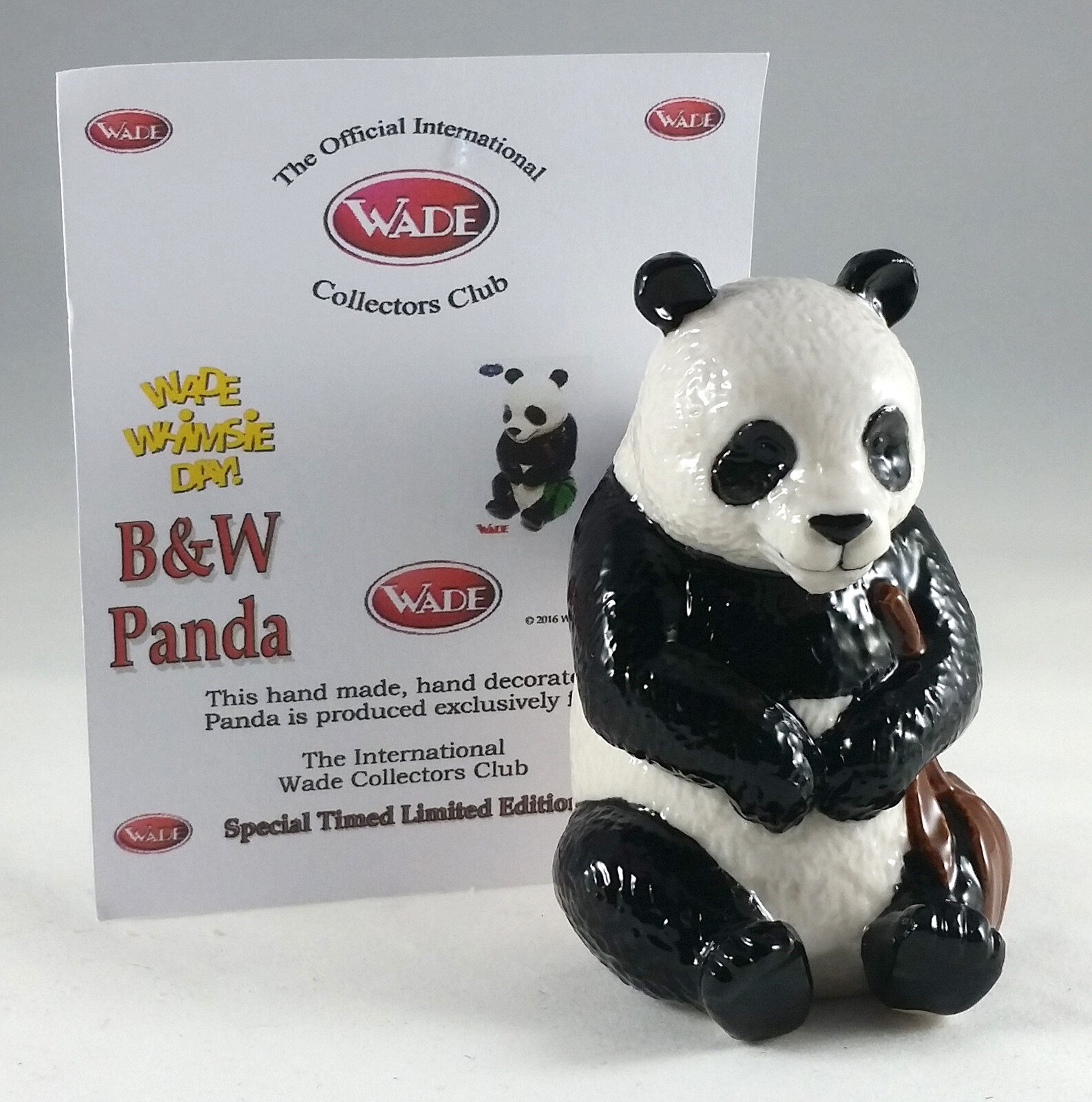 WADE BLACK AND WHITE PANDA, CLUB MEMBER PIECE LE, 2016 WITH BOX AND CERT WADE BLACK AND WHITE PANDA, CLUB MEMBER PIECE LE, 2016 WITH BOX AND CERT
