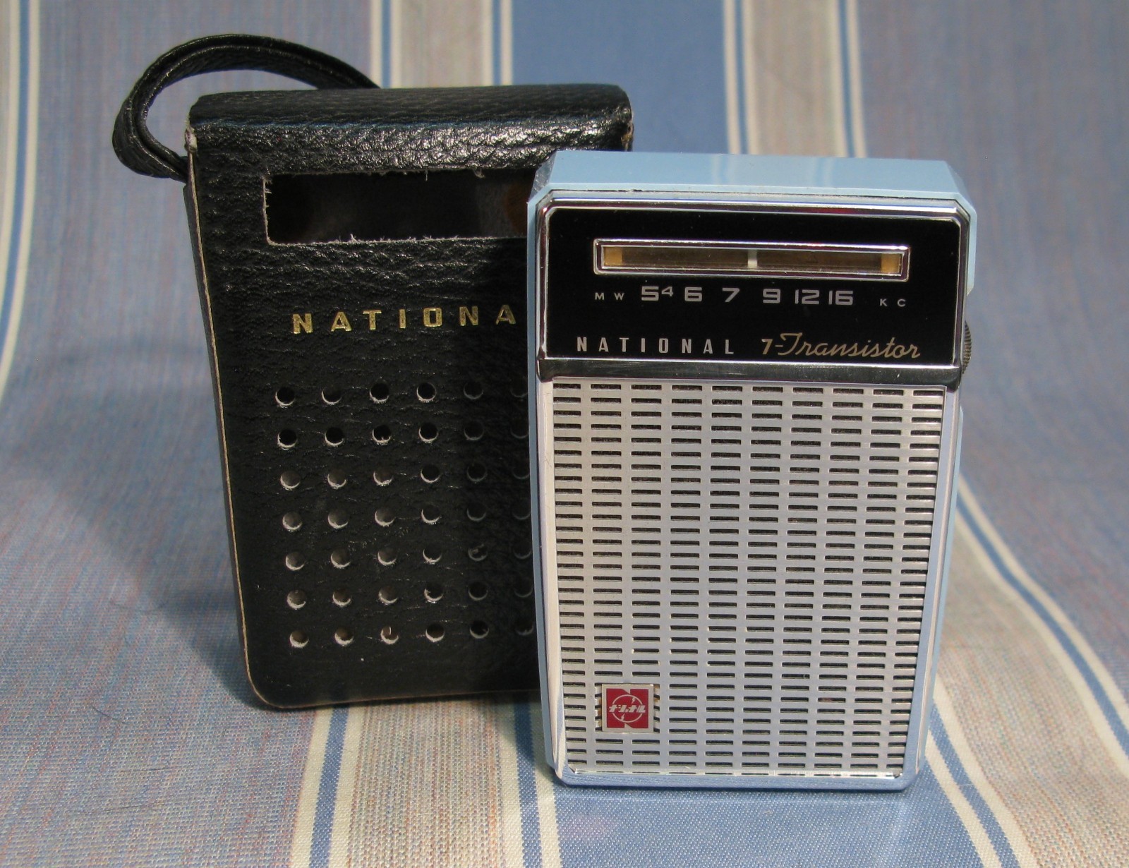 RARE 1960 NATIONAL  MATSUSHITA TINY T-55  TRANSISTOR  RADIO NEAR MINT