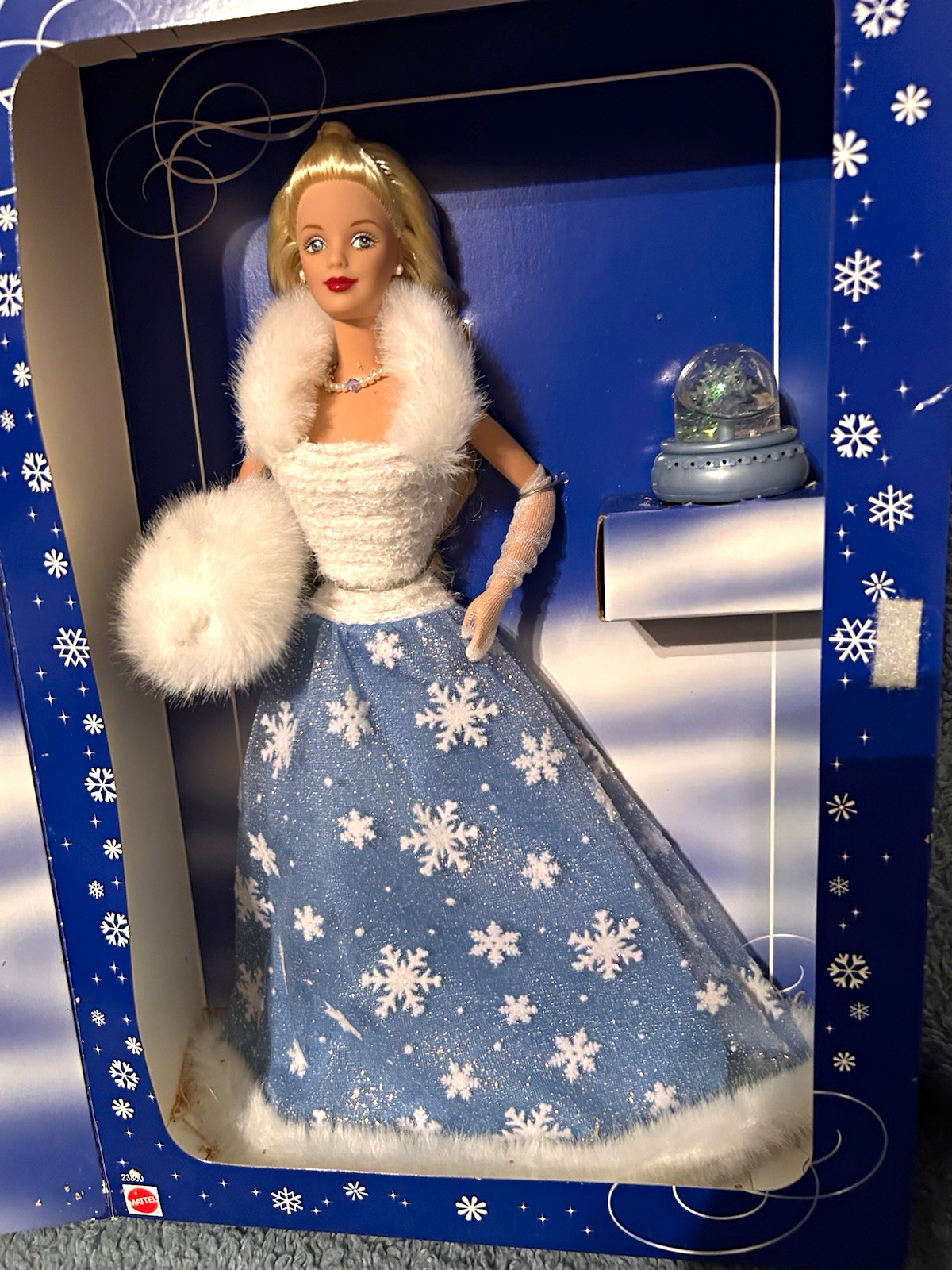Mattel Snow Sensation Barbie Doll Special Edition Boxed w/ Snowglobe