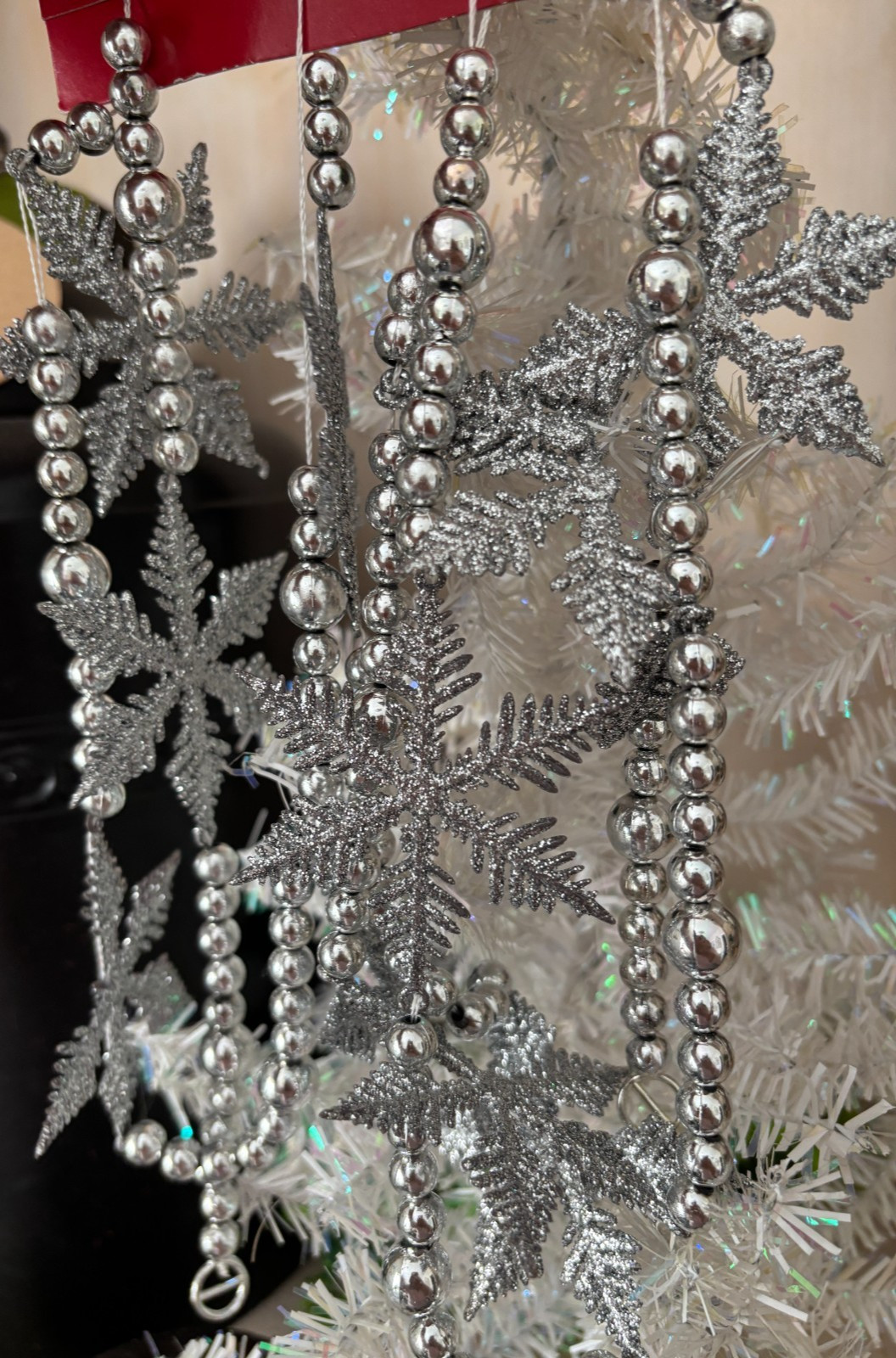 BUY 1-2 New 6 Ft Metallic SILVER BEADED w Glitter SNOWFLAKES Xmas GARLAND SWAG BUY 1-2 New 6 Ft Metallic SILVER BEADED w Glitter SNOWFLAKES Xmas GARLAND SWAG