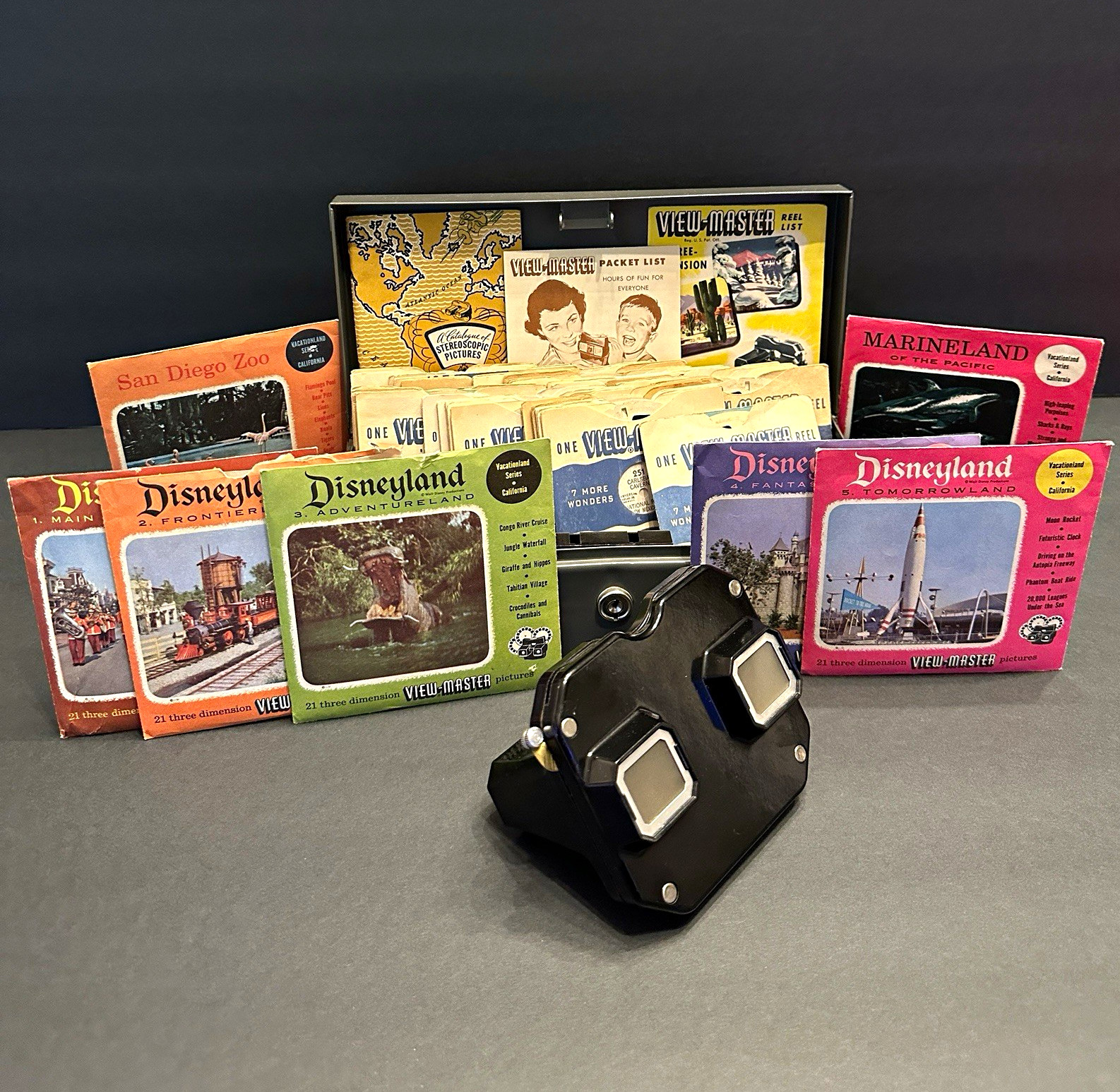 Vintage View-Master Lot Metal Case Rare TWA Rocket Tomorrowland Packets Booklets