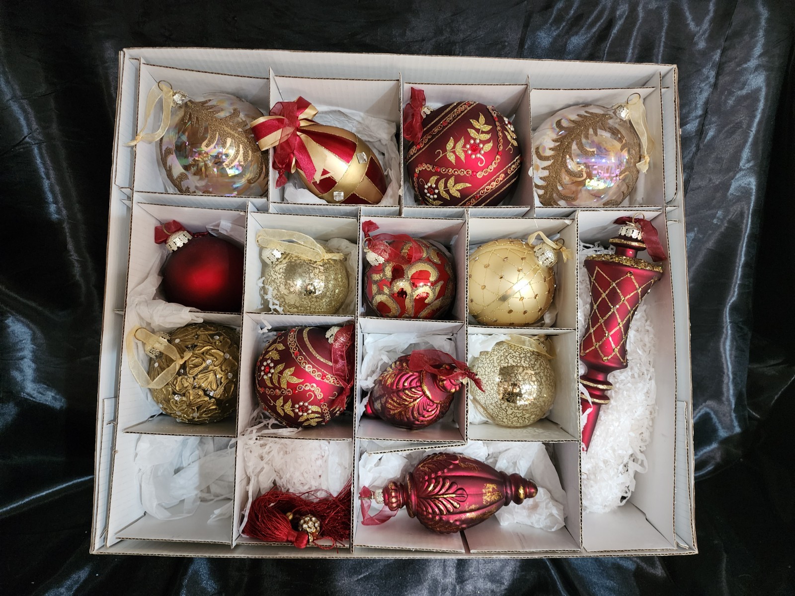 FRONTGATE CHRISTMAS ORNAMENTS  15pc Gold & Red with Original Box (4 XL size)