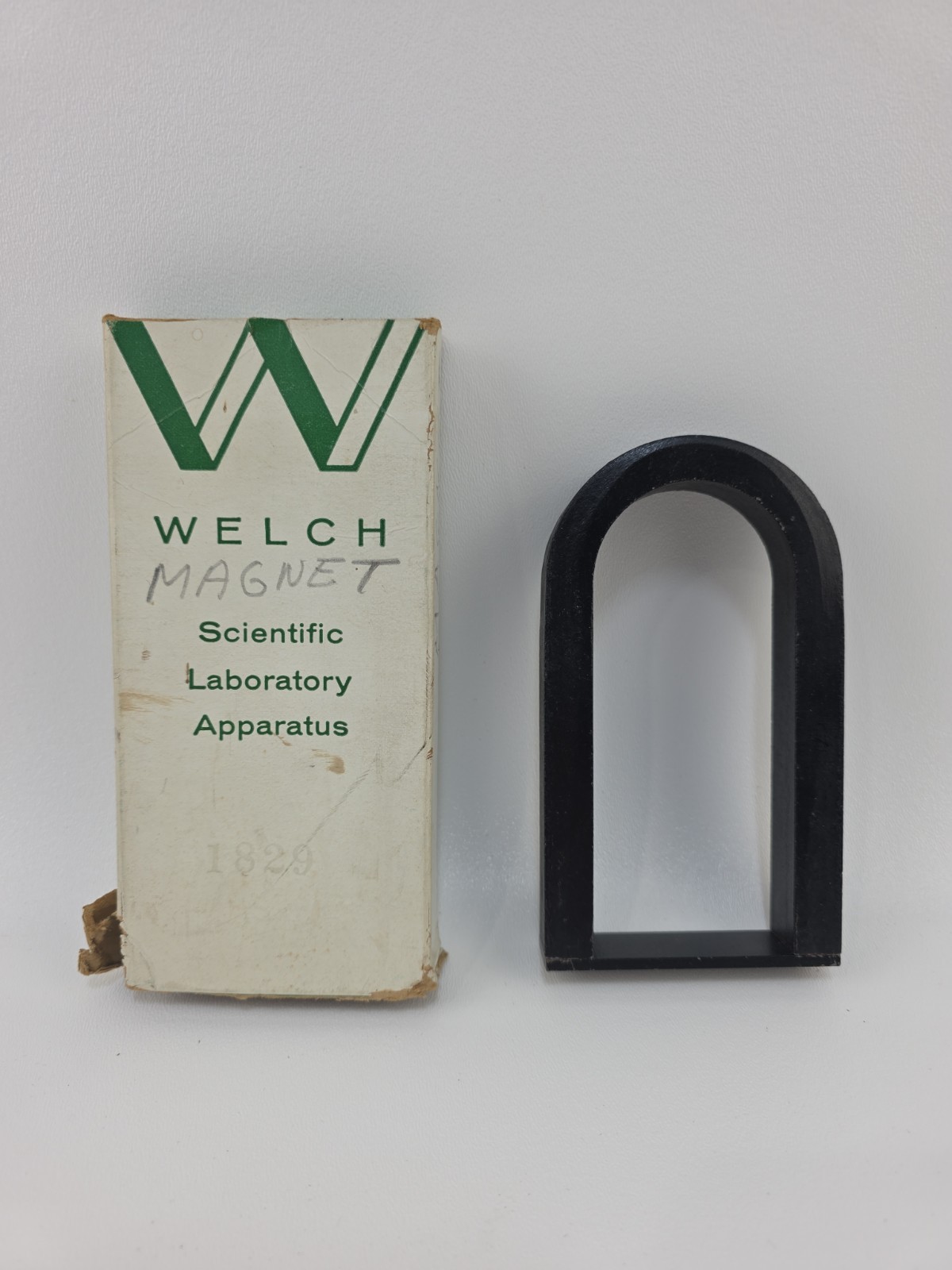Vintage Welch Scientific Laboratory Magnet No 1829 Horseshoe U Shape w Box