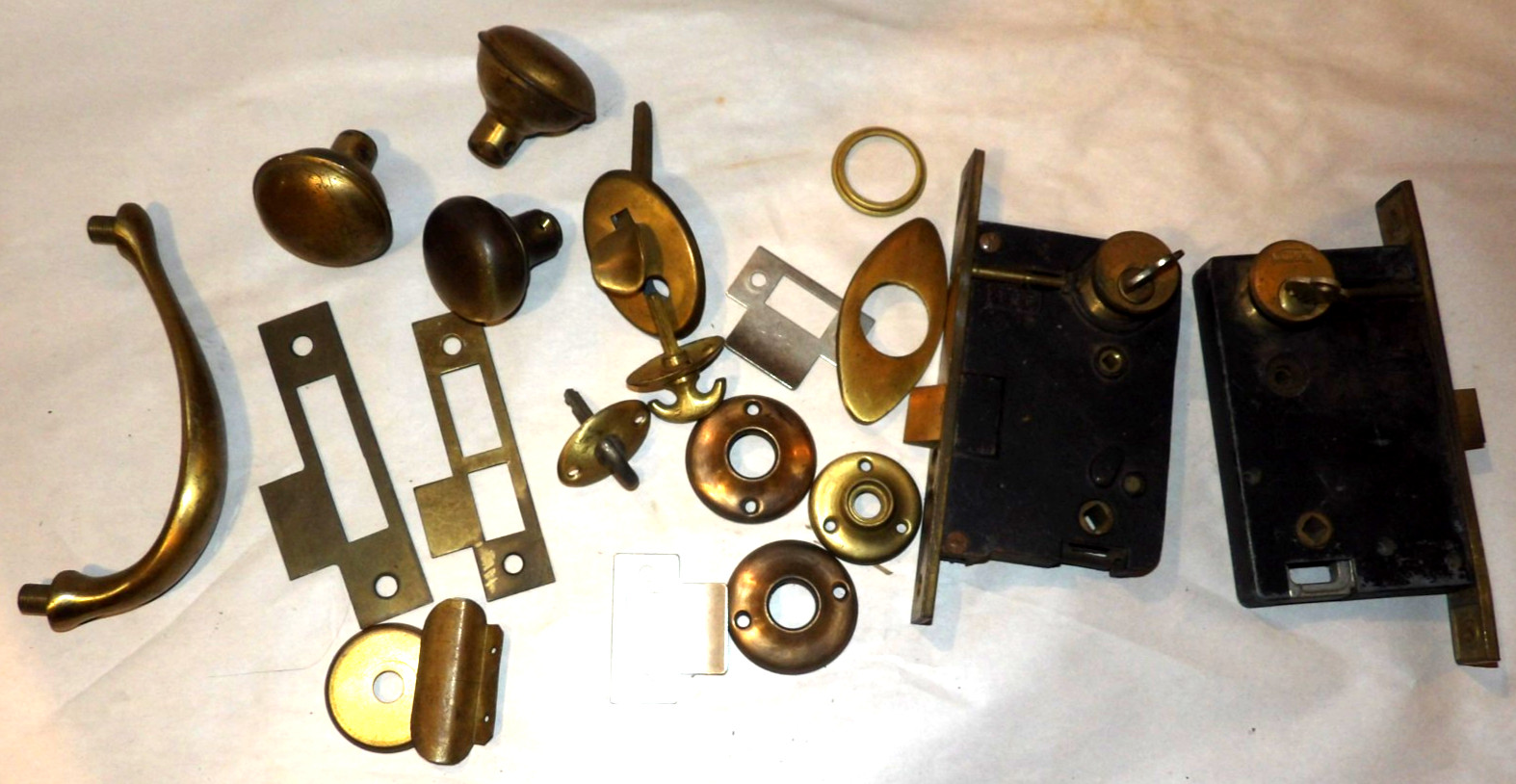 2 VINTAGE ENTRANCE MORTISE LOCKSETS W/CYLINDERS & KEYS TOGGLE BUTTONS/KNOBS++++